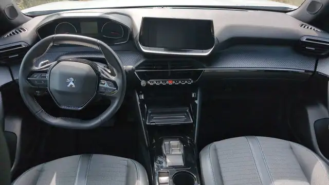 Peugeot 2008 view 11