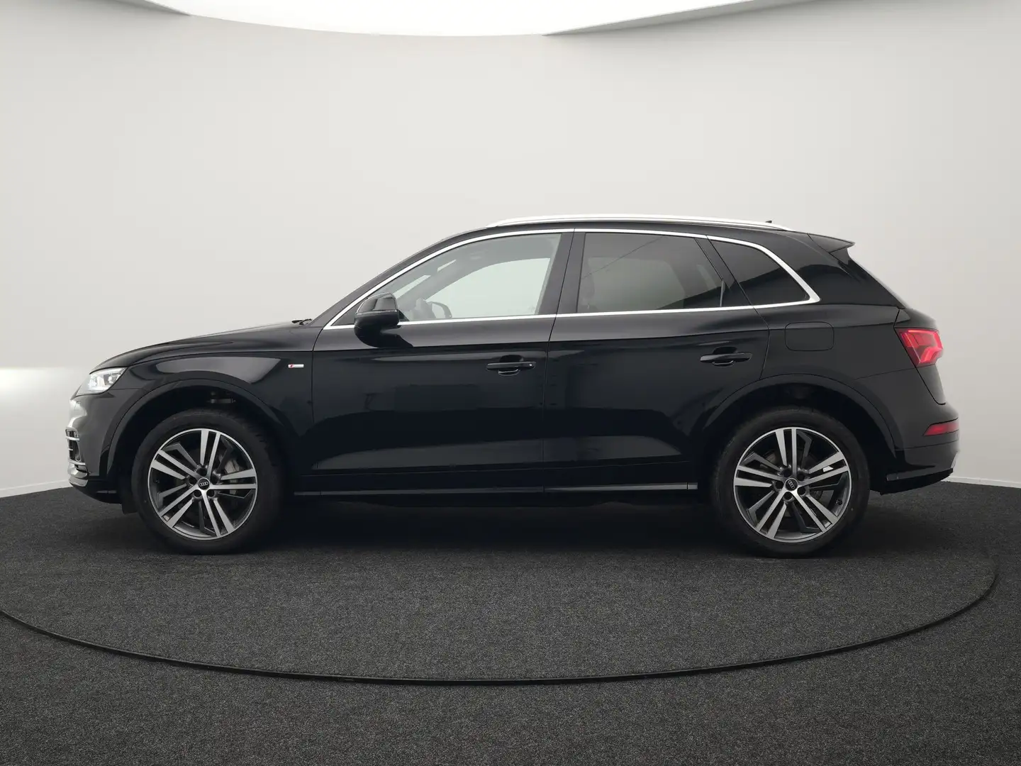 Audi Q5 55 TFSI e Quattro S Line Plug In Hybrid 367pk PHEV Zwart - 2
