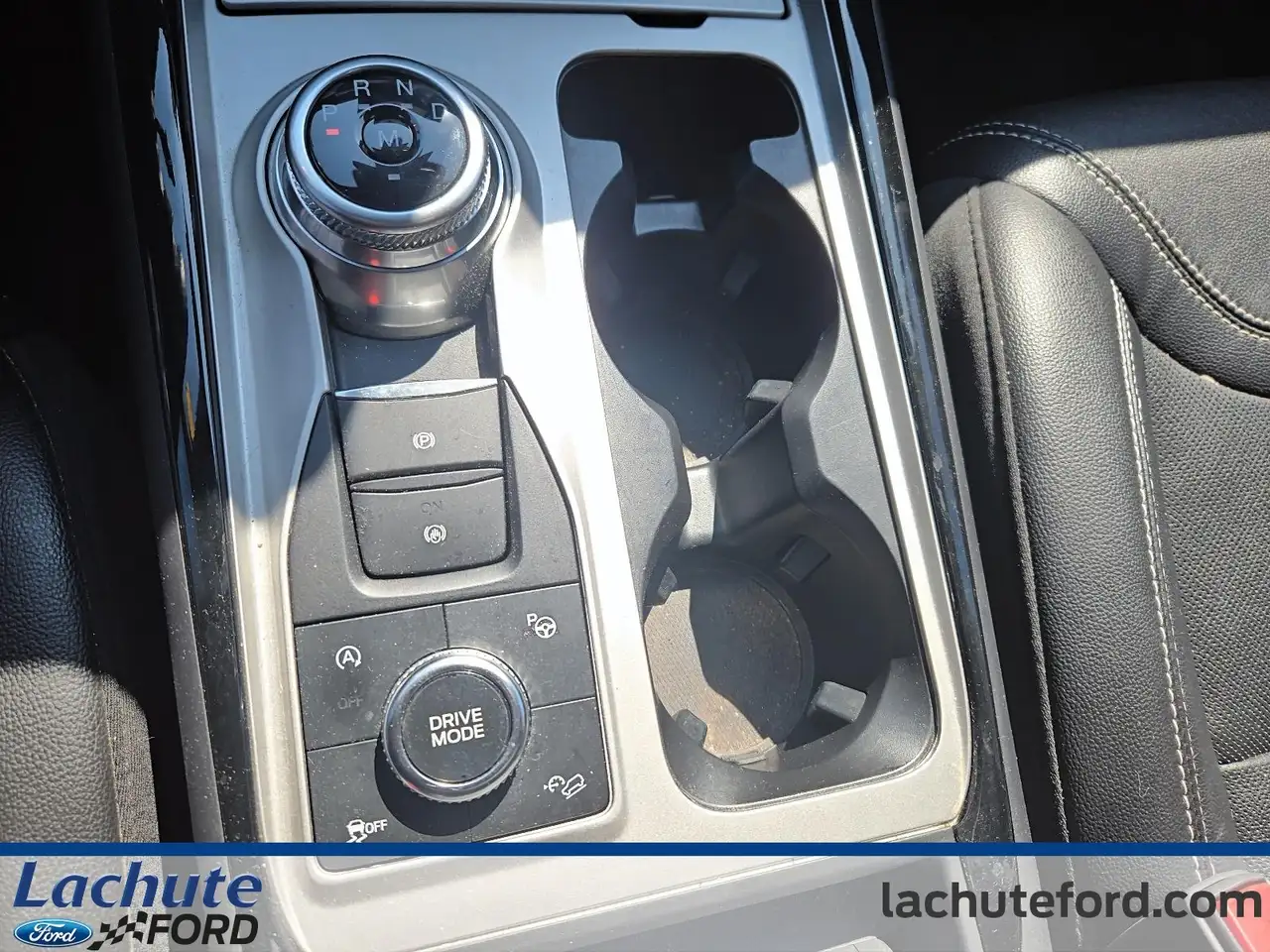 Ford Explorer снимка Ford Explorer