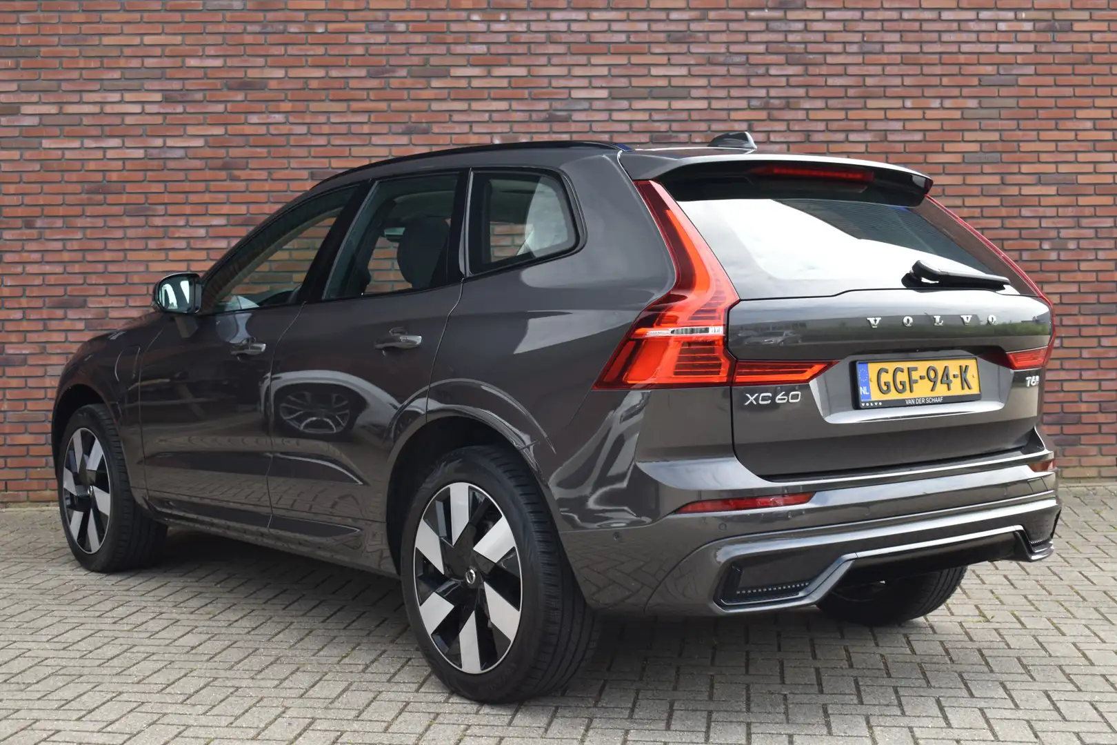 Volvo XC60 T6 350PK Plug-in hybrid AWD Ultra Dark | 360 Camer Grau - 2