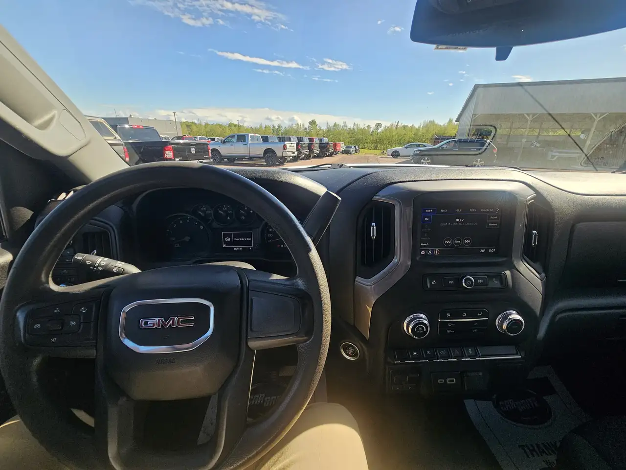 GMC Sierra 1500 снимка GMC Sierra 1500