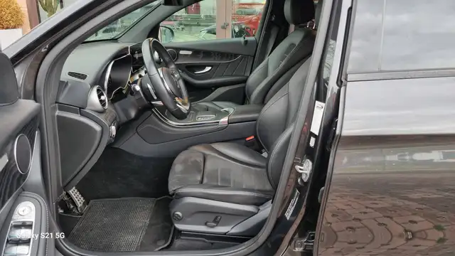Mercedes-Benz 220 view 4