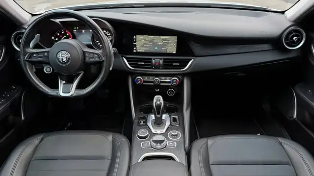 Alfa Romeo Giulia view 9