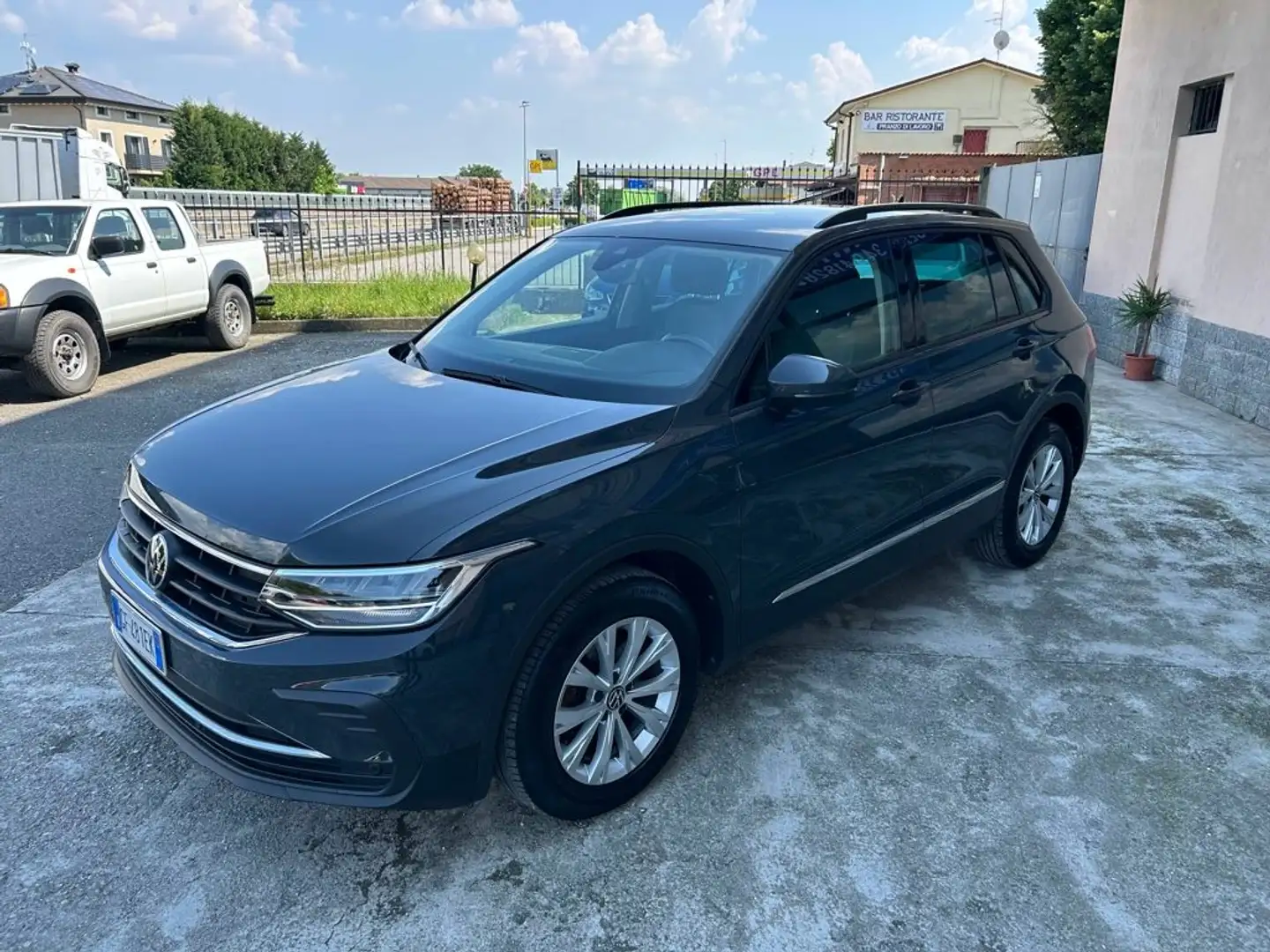 Volkswagen Tiguan 2.0 TDI 150 CV SCR DSG Life Gris - 2