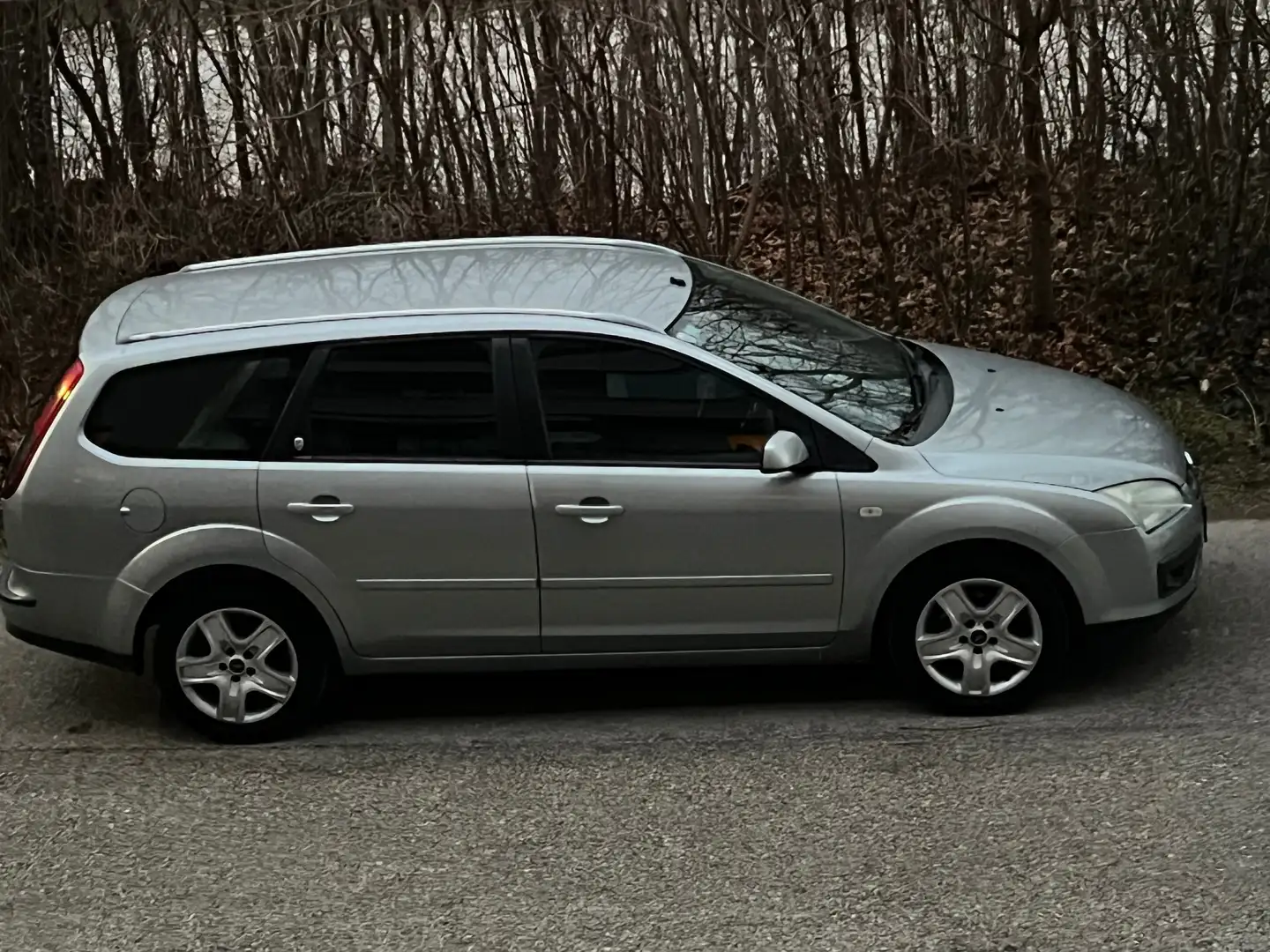 Ford Focus Focus Traveller Trend 1,6 TDCi Trend Silber - 1