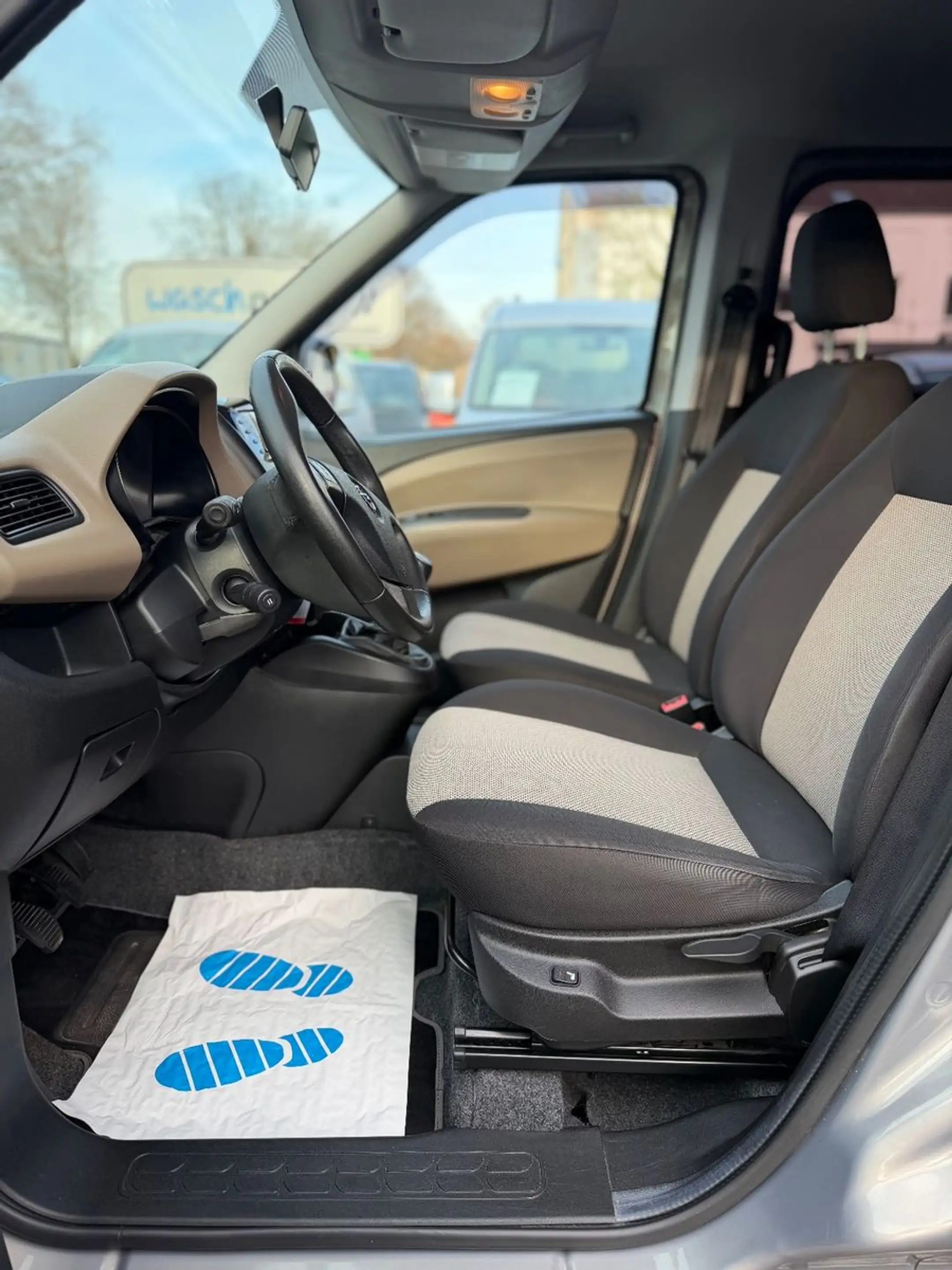 Opel Combo D Edition*L1-H1*TEMPOMAT*7-SITZER*AHK*ALU* — photo 14