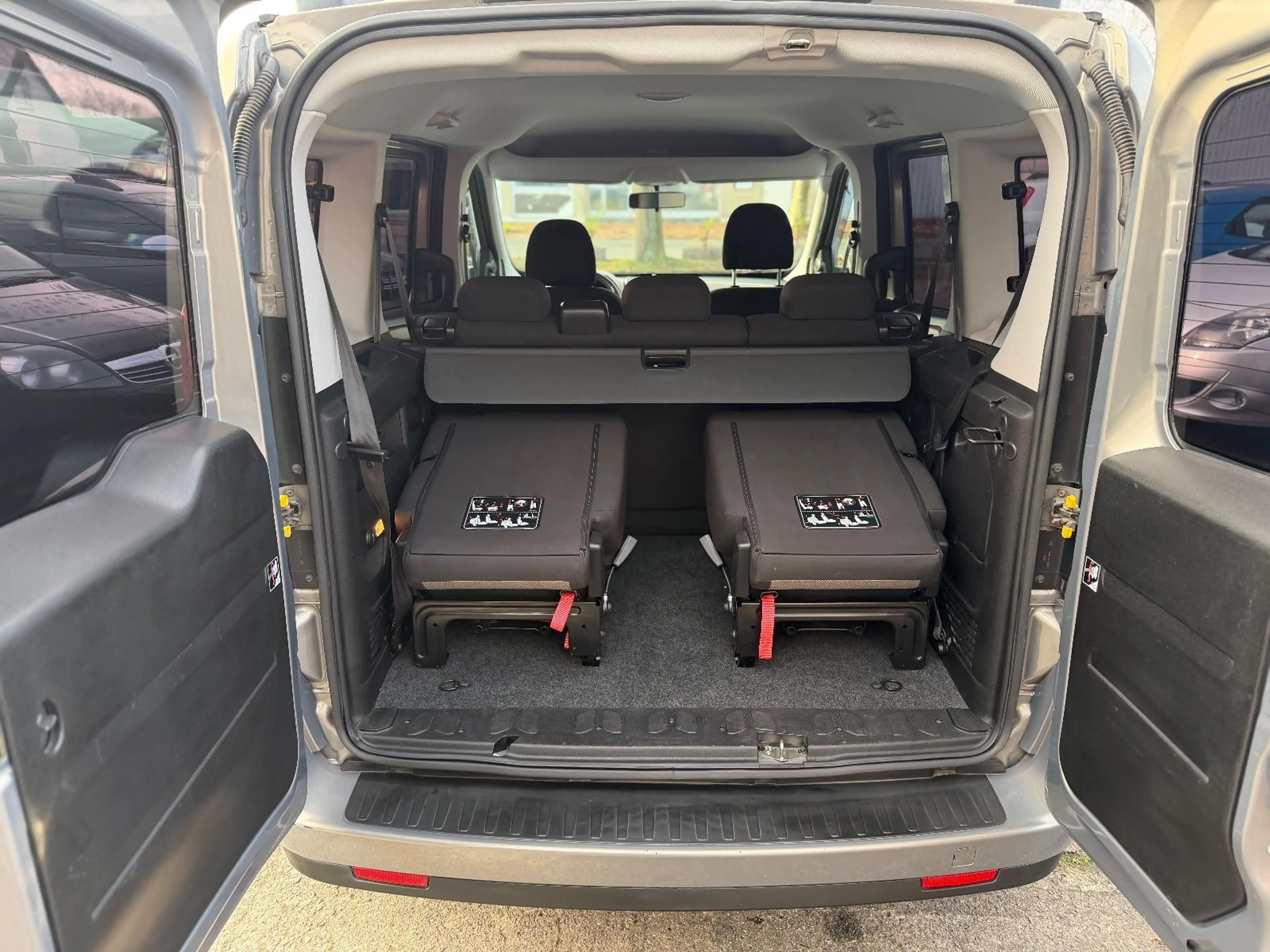 Opel Combo D Edition*L1-H1*TEMPOMAT*7-SITZER*AHK*ALU* — photo 12