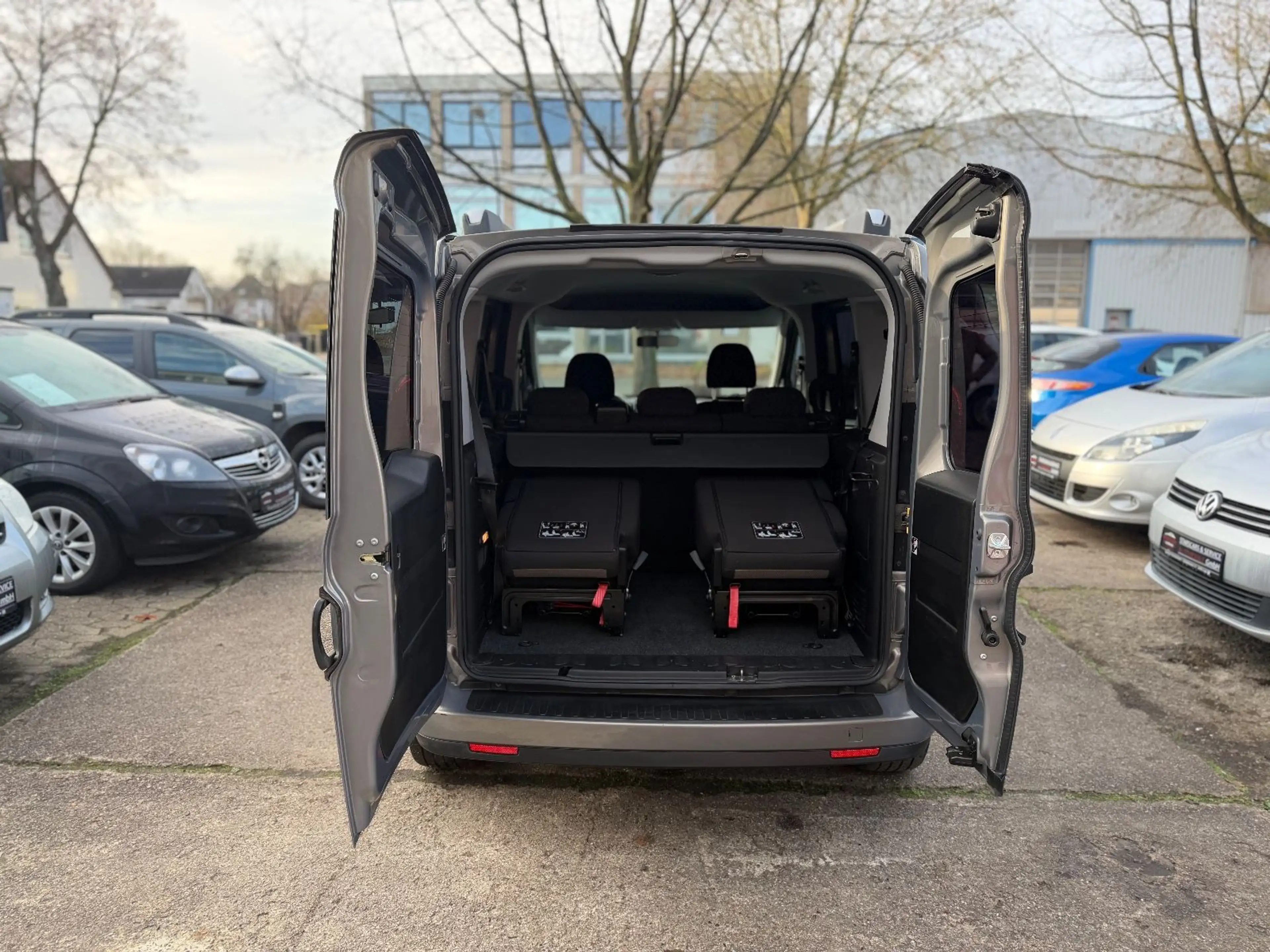 Opel Combo D Edition*L1-H1*TEMPOMAT*7-SITZER*AHK*ALU* — photo 8