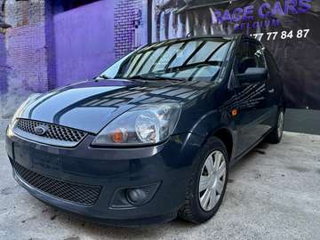 Fiesta 1.3i Ambiente très bon état et full carnet!