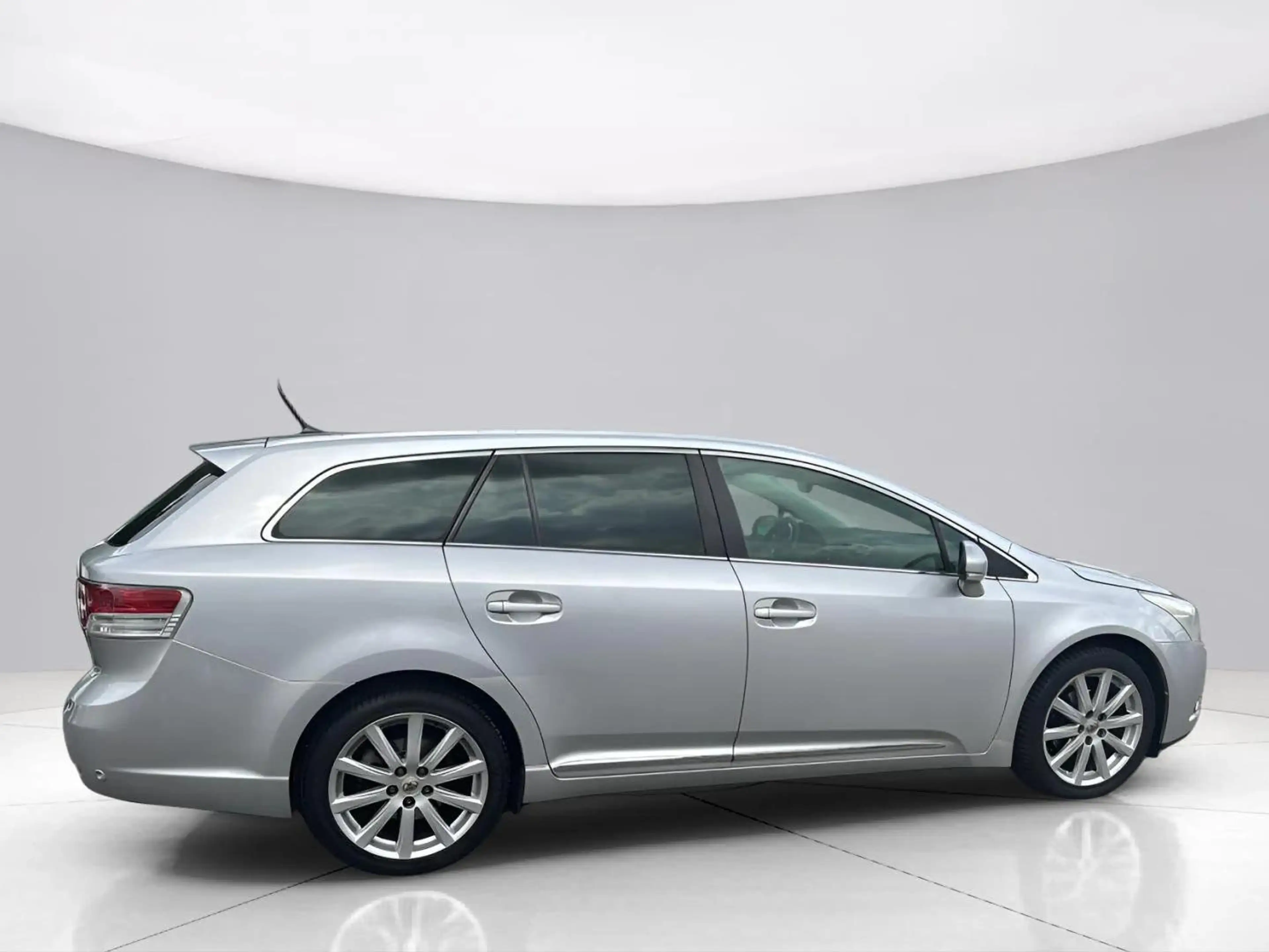 Toyota Avensis Executive*Automatik*1.Hand*SHZ*Kamera*Leder*Navi — photo 8
