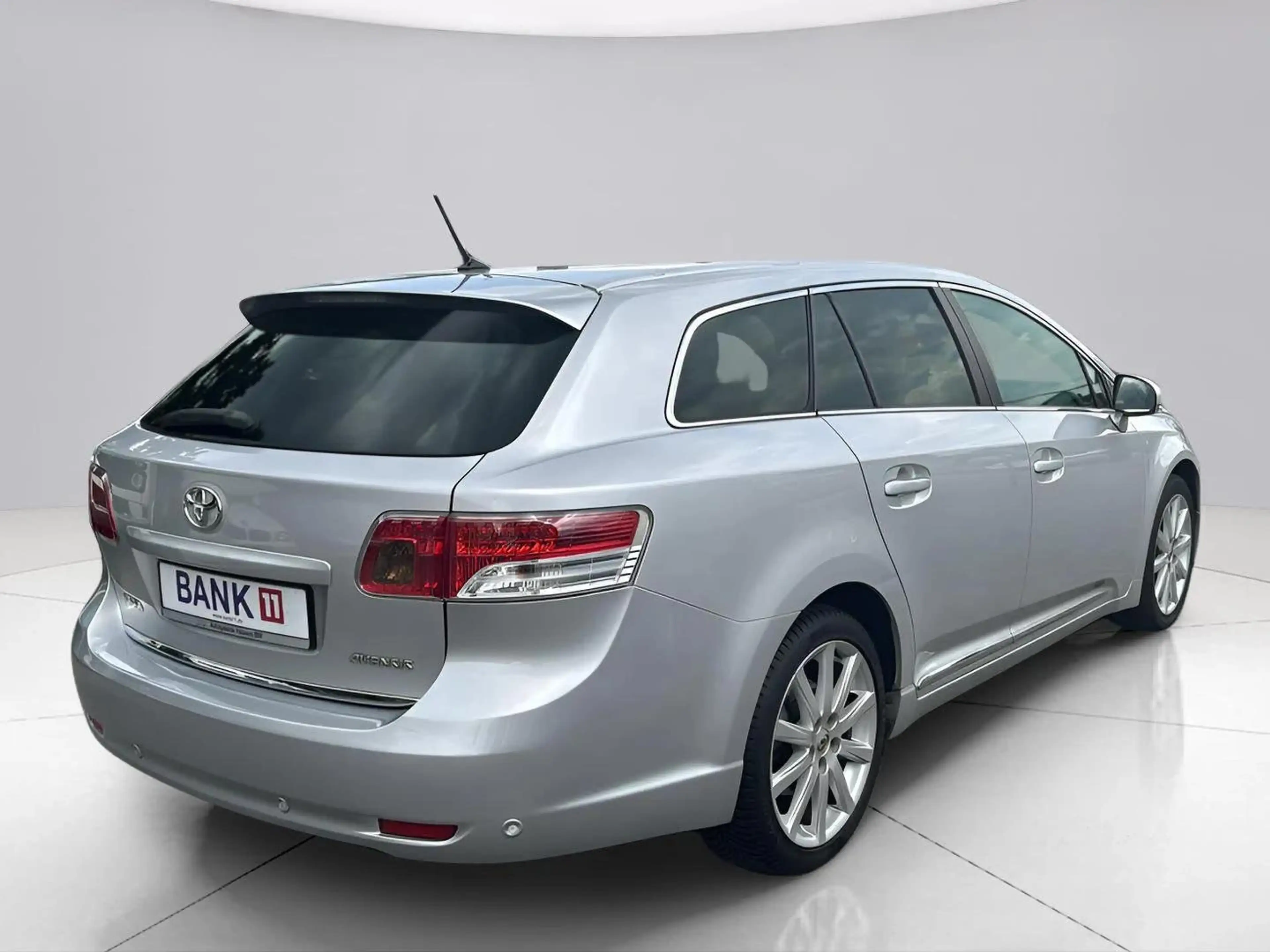 Toyota Avensis Executive*Automatik*1.Hand*SHZ*Kamera*Leder*Navi — photo 7