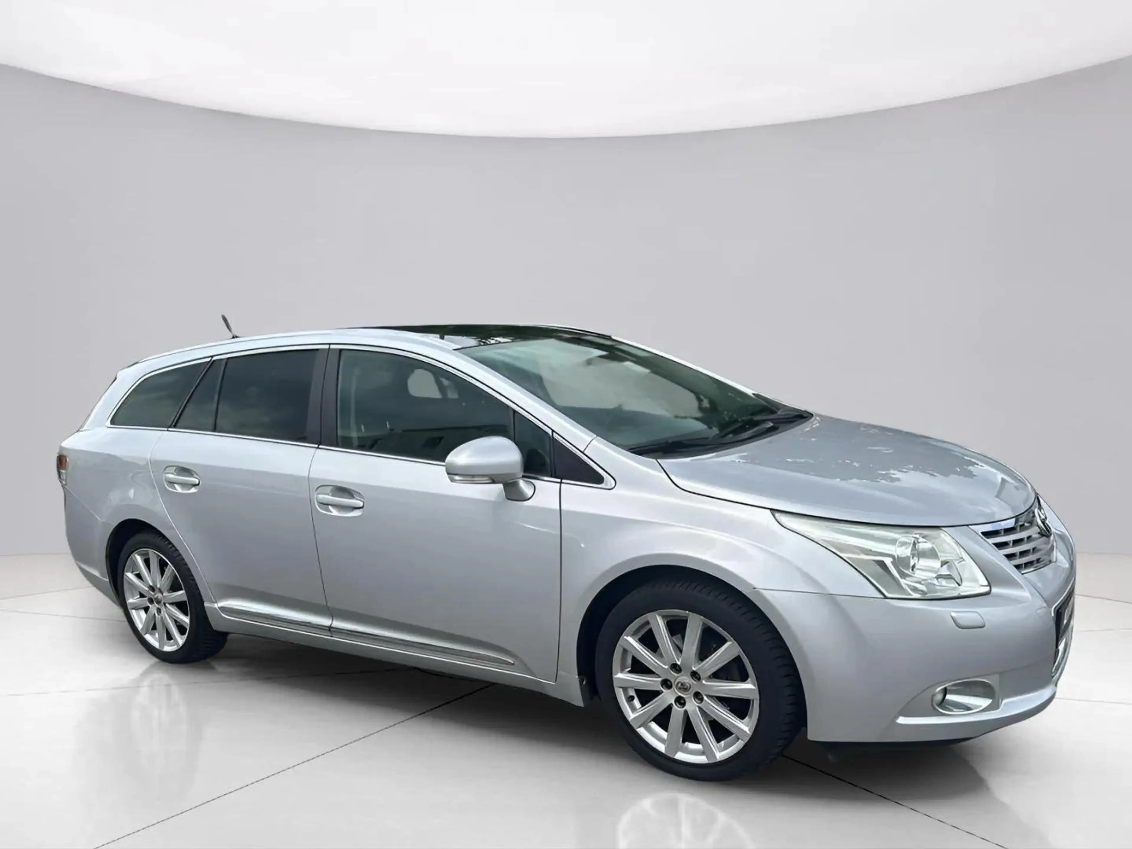 Toyota Avensis Executive*Automatik*1.Hand*SHZ*Kamera*Leder*Navi — photo 2