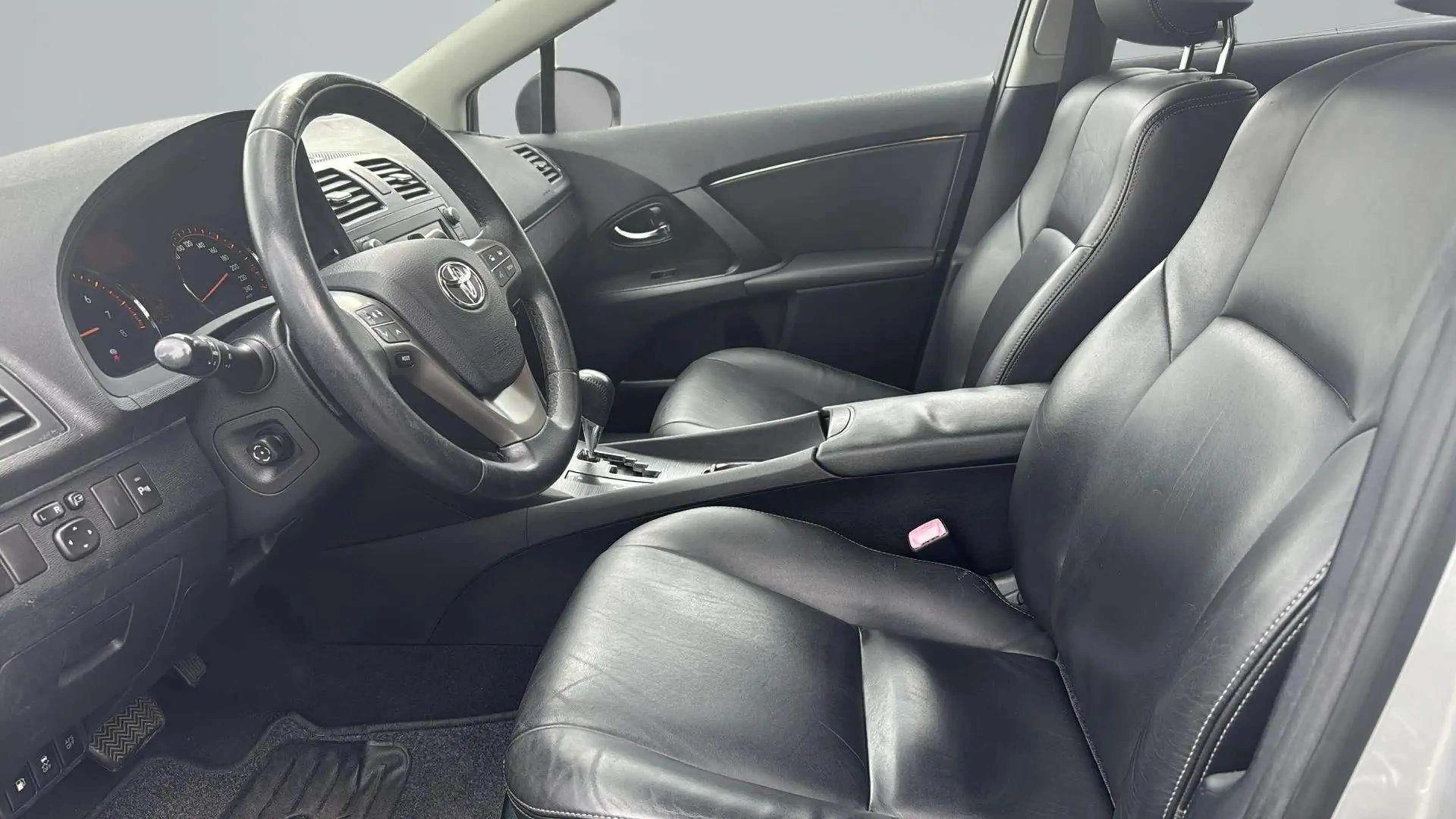 Toyota Avensis Executive*Automatik*1.Hand*SHZ*Kamera*Leder*Navi — photo 9