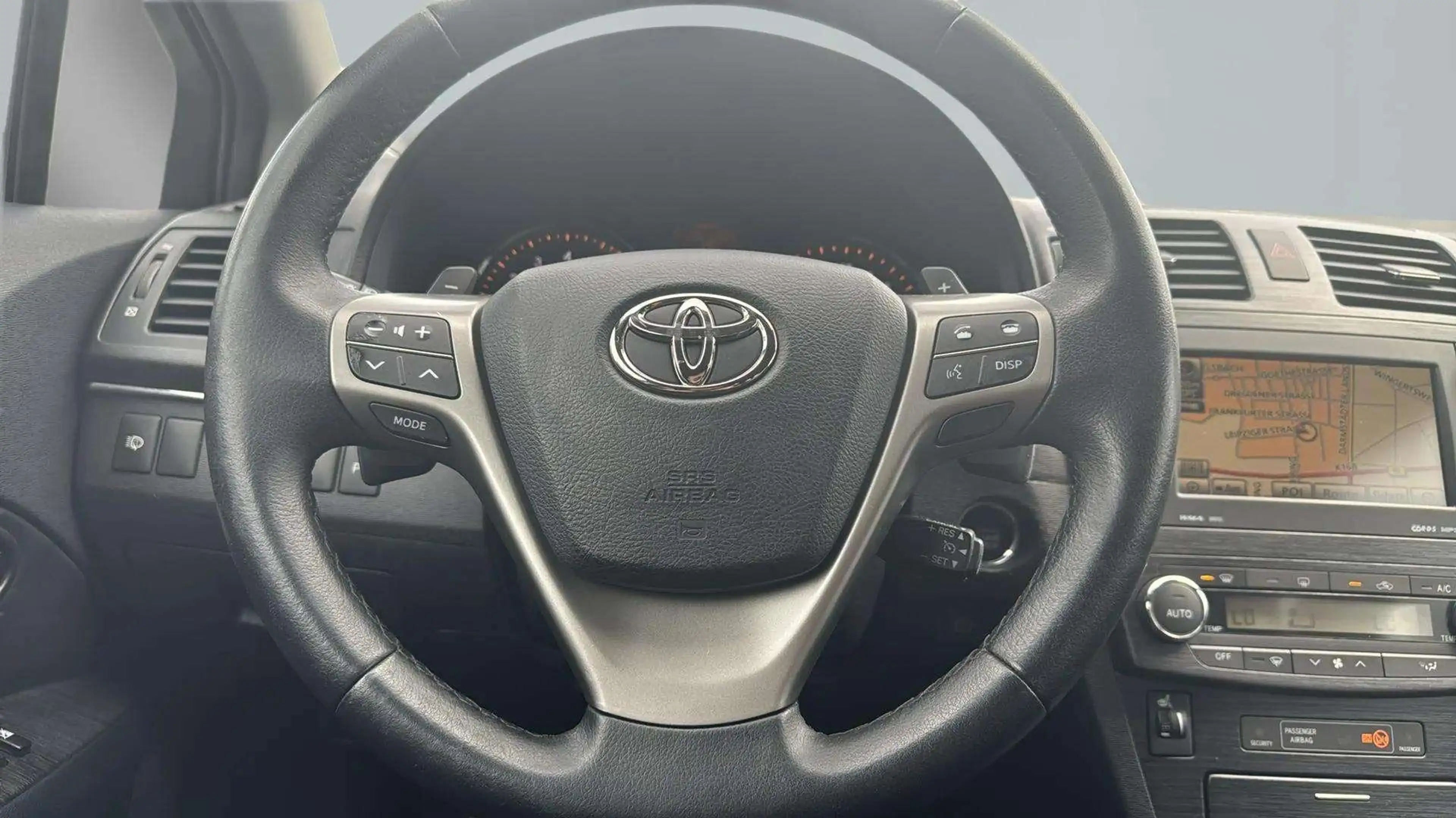 Toyota Avensis Executive*Automatik*1.Hand*SHZ*Kamera*Leder*Navi — photo 14