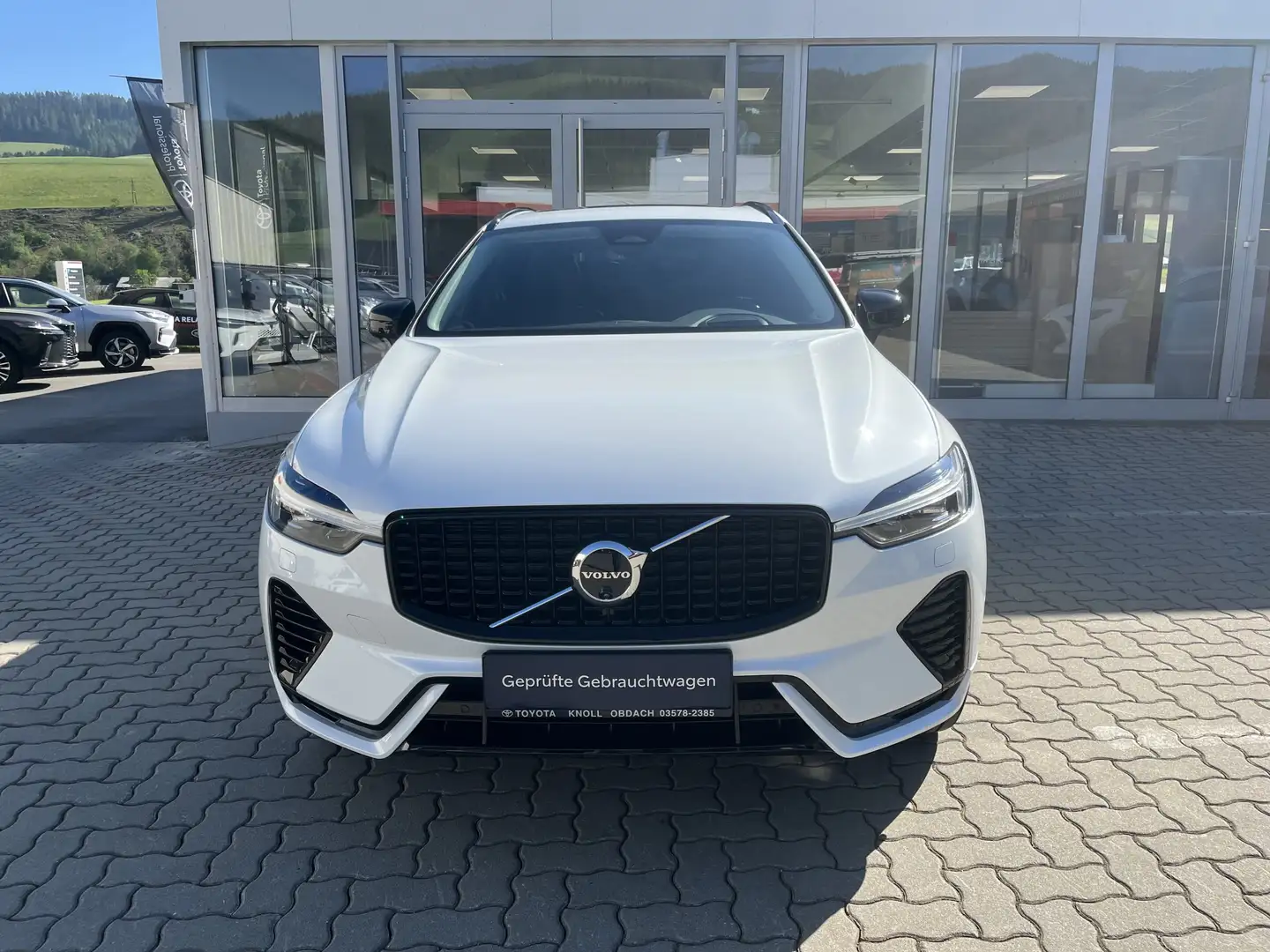 Volvo XC60 T6 Twin Engine Plug-In Hybrid AWD Weiß - 2