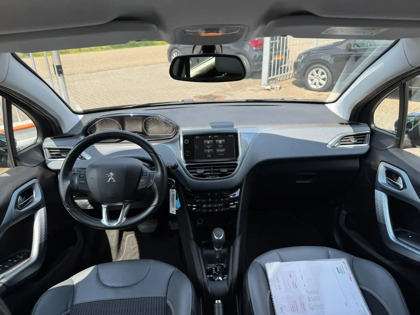 Peugeot 208 1.2 PureTech Allure AUTOMAAT / CARPLAY / CRUISE / Gris - 2