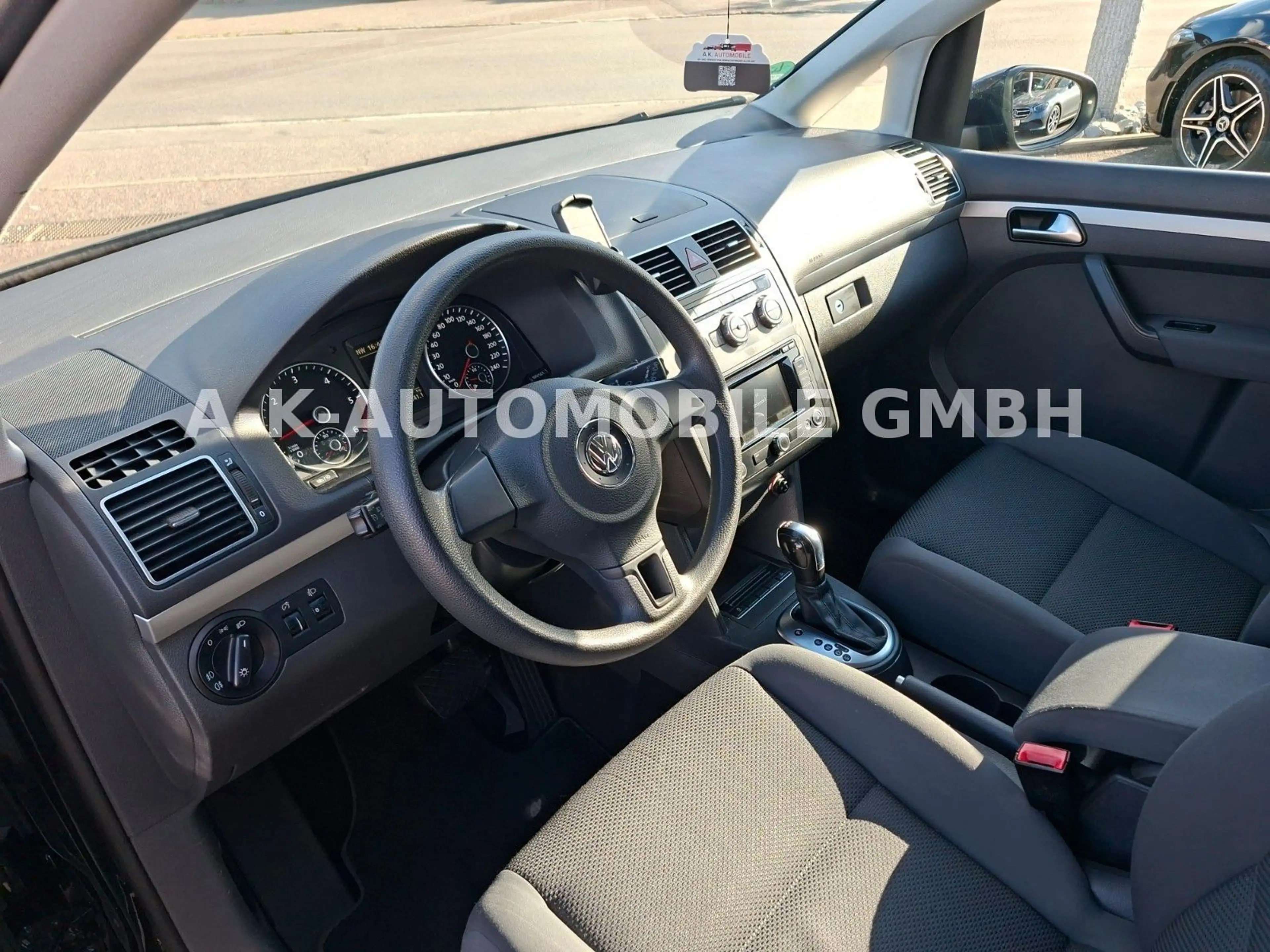 Volkswagen Touran Trendline — photo 14