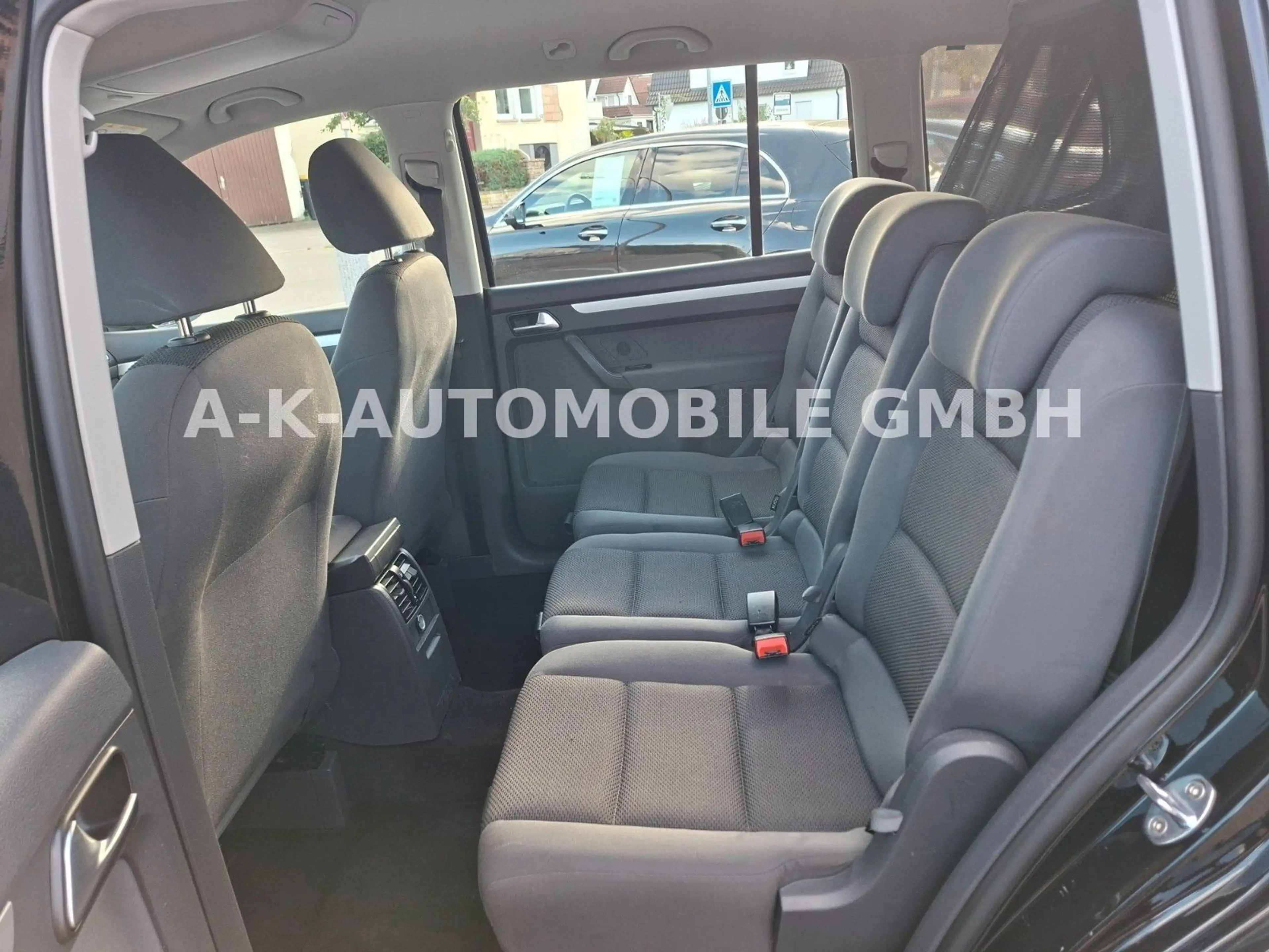 Volkswagen Touran Trendline — photo 15