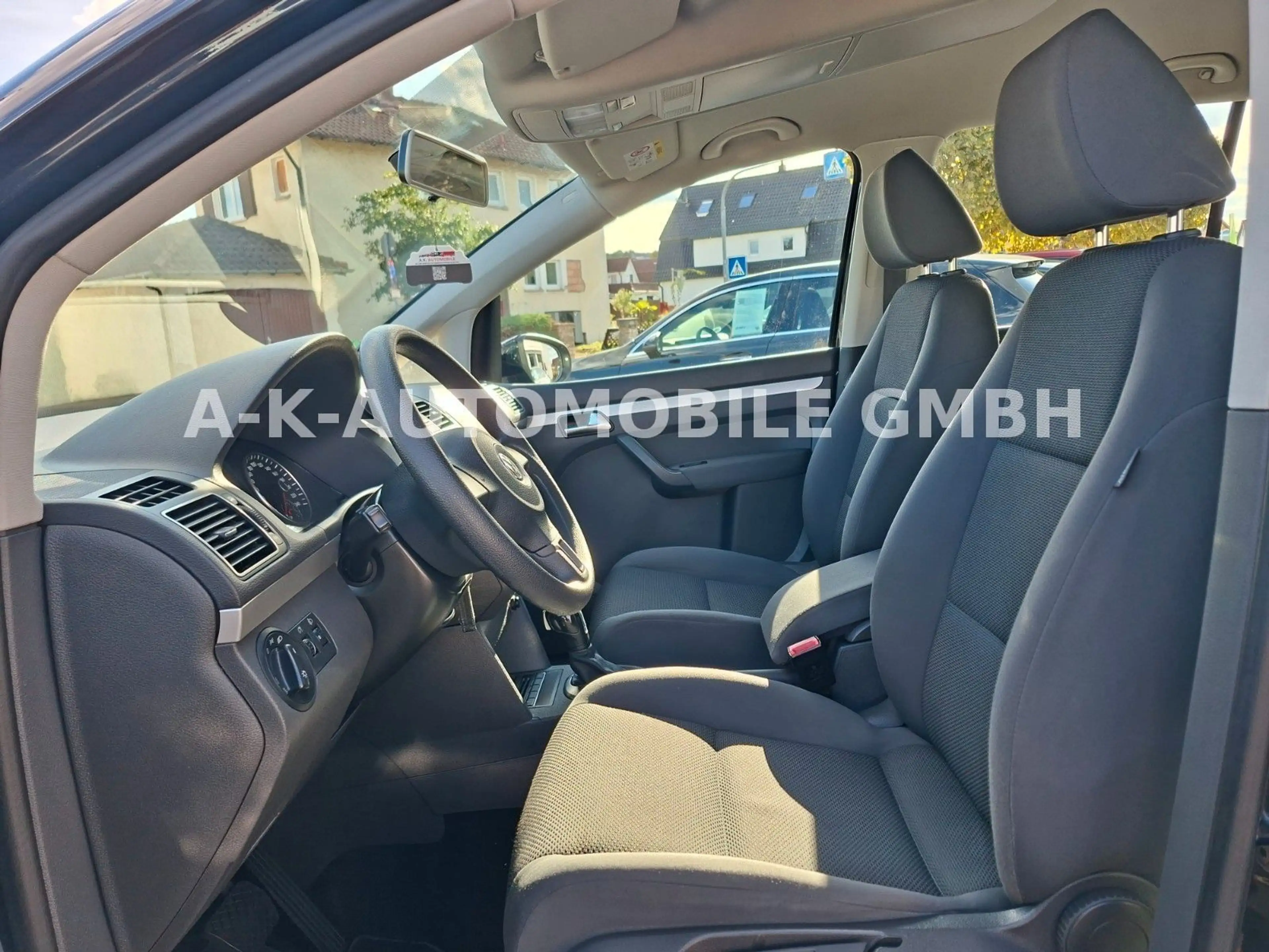 Volkswagen Touran Trendline — photo 13