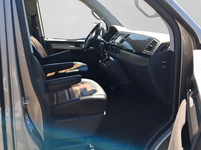Volkswagen Multivan view 4