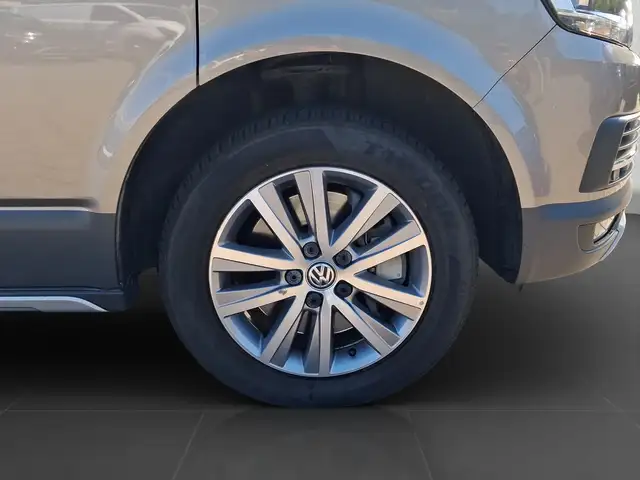 Volkswagen Multivan view 7