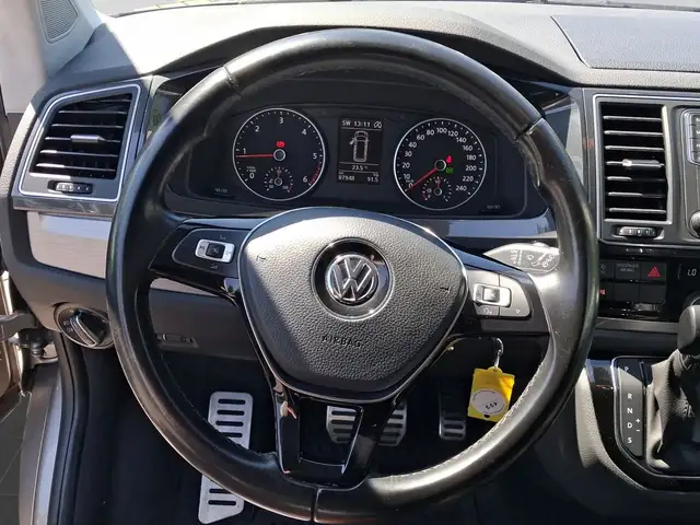 Volkswagen Multivan view 9