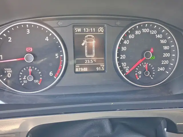 Volkswagen Multivan view 10