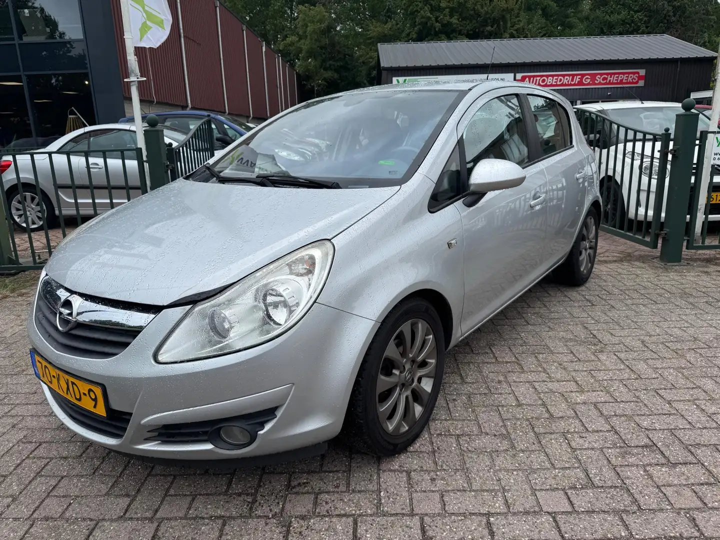 Opel Corsa 1.4 Cosmo clima, cruise contr,trekhaak, APK 06-202 Grijs - 1