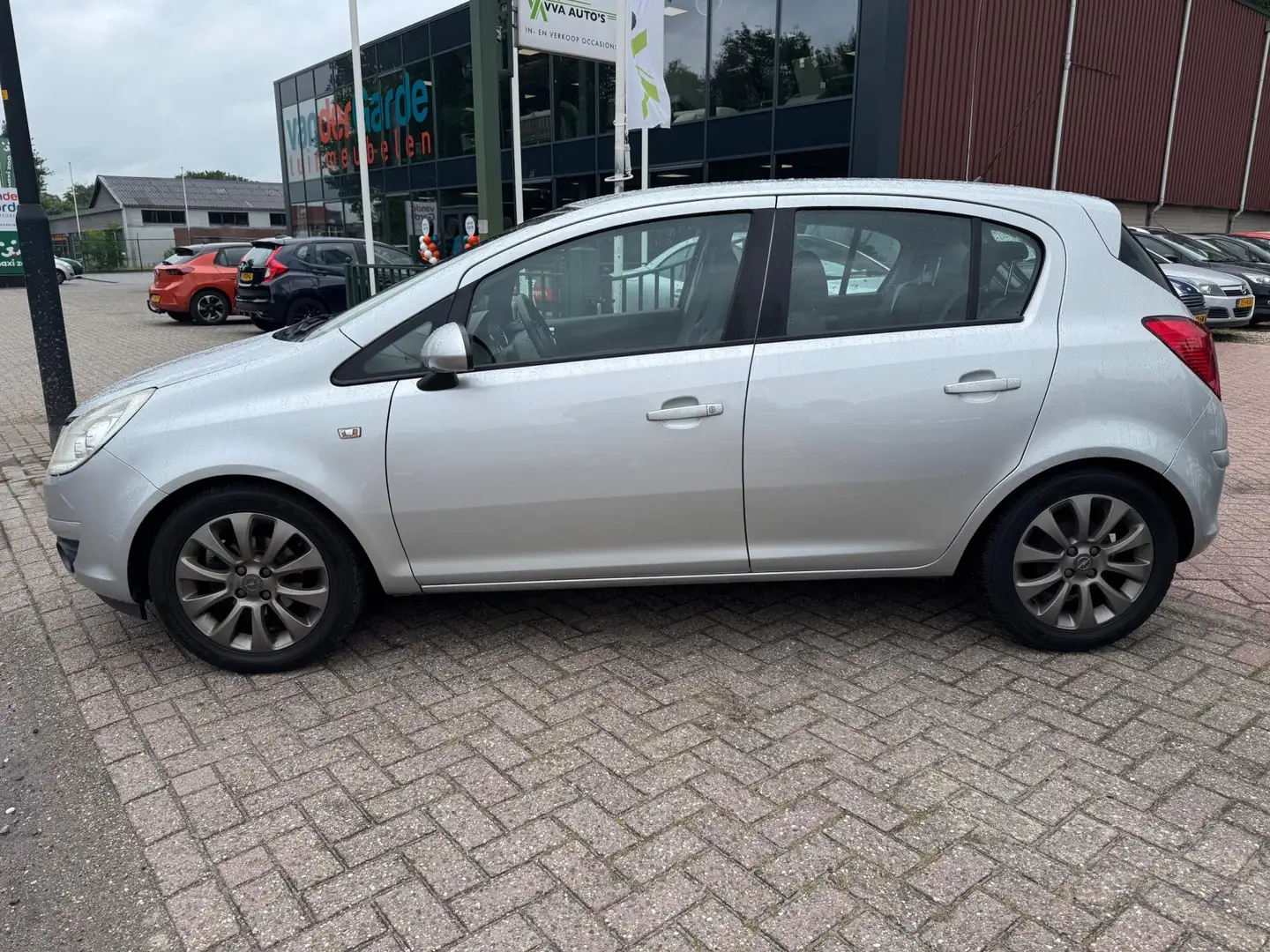 Opel Corsa 1.4 Cosmo clima, cruise contr,trekhaak, APK 06-202 Grijs - 2