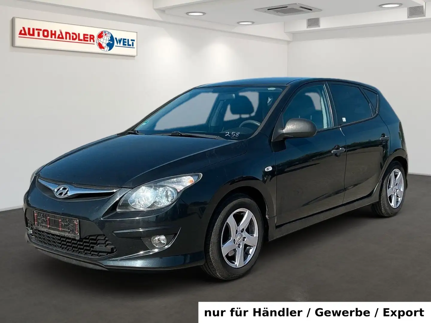 Hyundai i30 1.6 CRDI 5-trg. 1. Hand Klima SHZ Schwarz - 1
