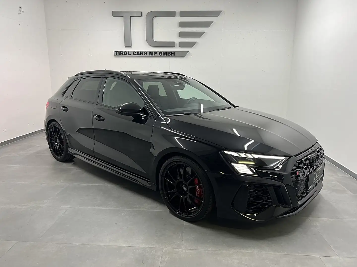 Audi RS3 SB HGP Umbau, OZ, Ceramicbremse, ACC, Keyless, Schwarz - 1