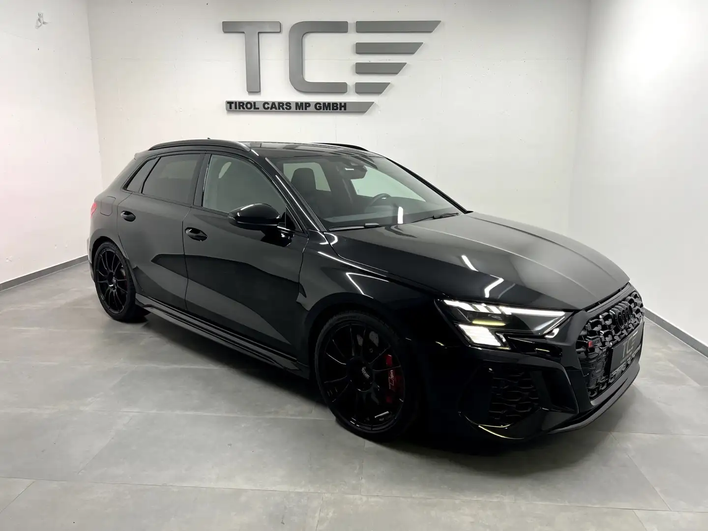 Audi RS3 SB HGP Umbau, OZ, Ceramicbremse, ACC, Keyless, Schwarz - 2