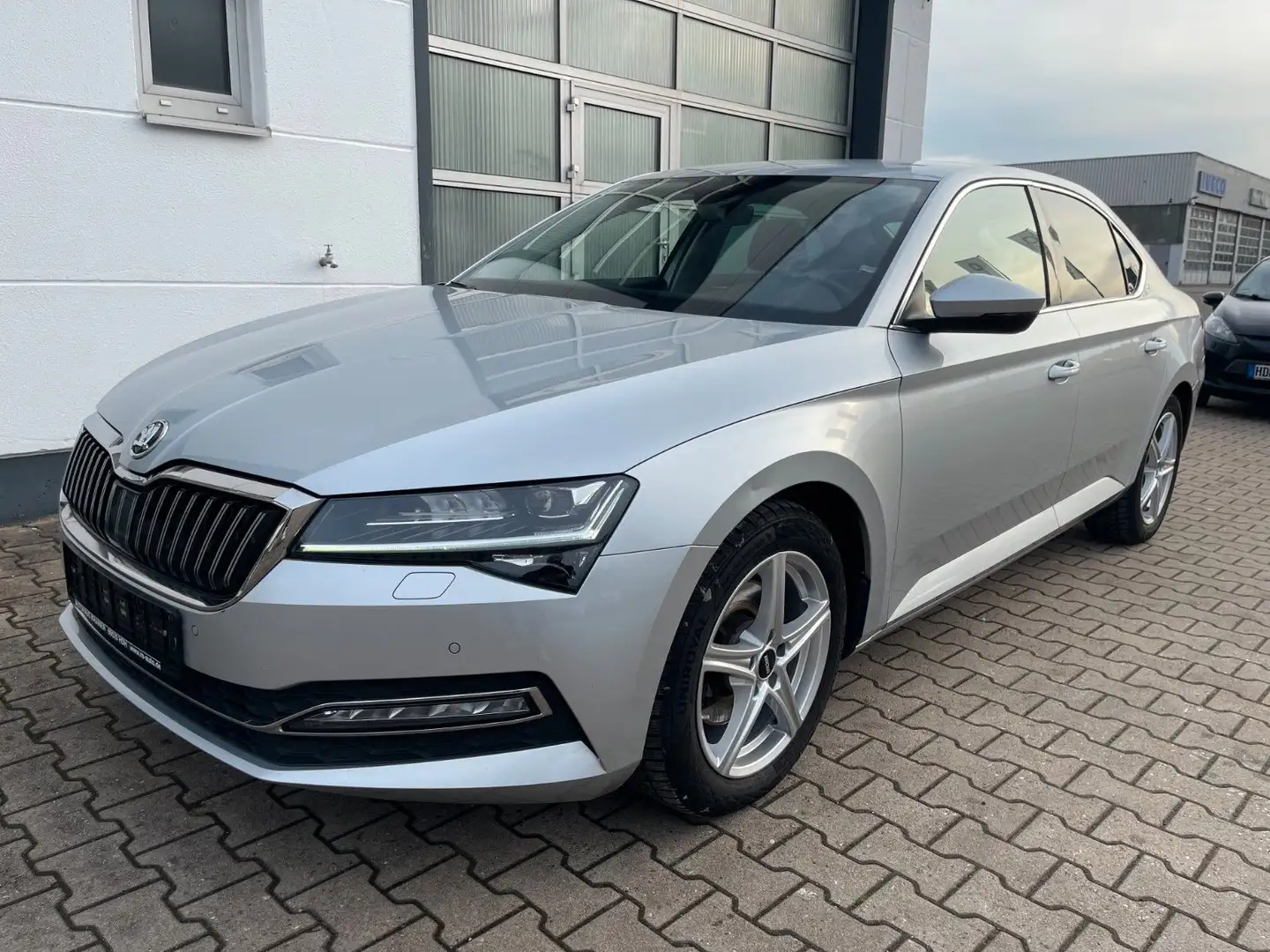 Skoda Superb Limo. Style/DSG/1.HD/MWST/AHK/NAVI/KAMERA Argent - 1