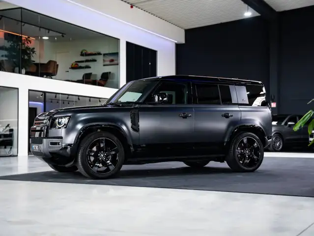 Land Rover Defender 110 view 3