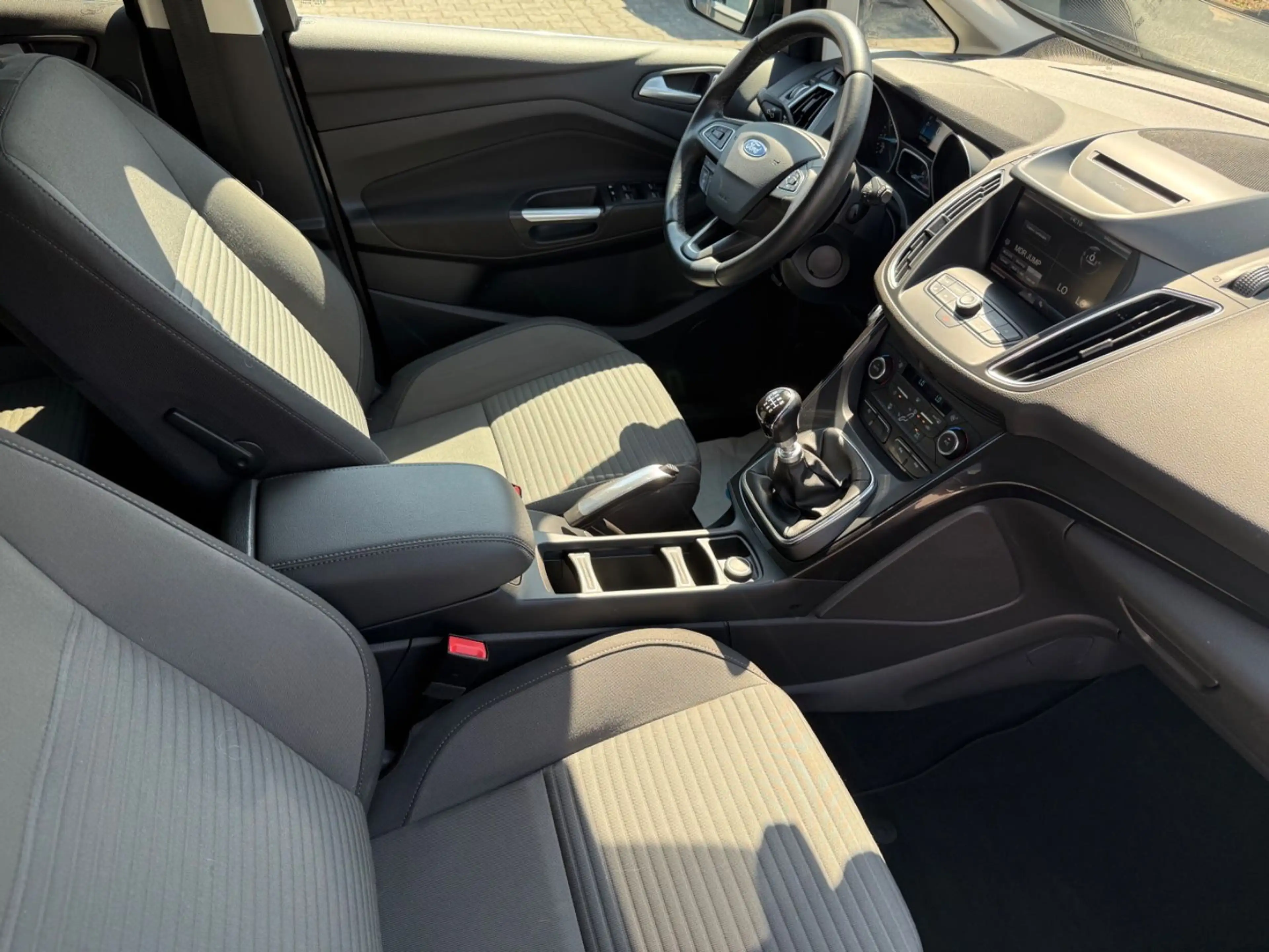 Ford C-Max C-MAX Titanium — photo 12