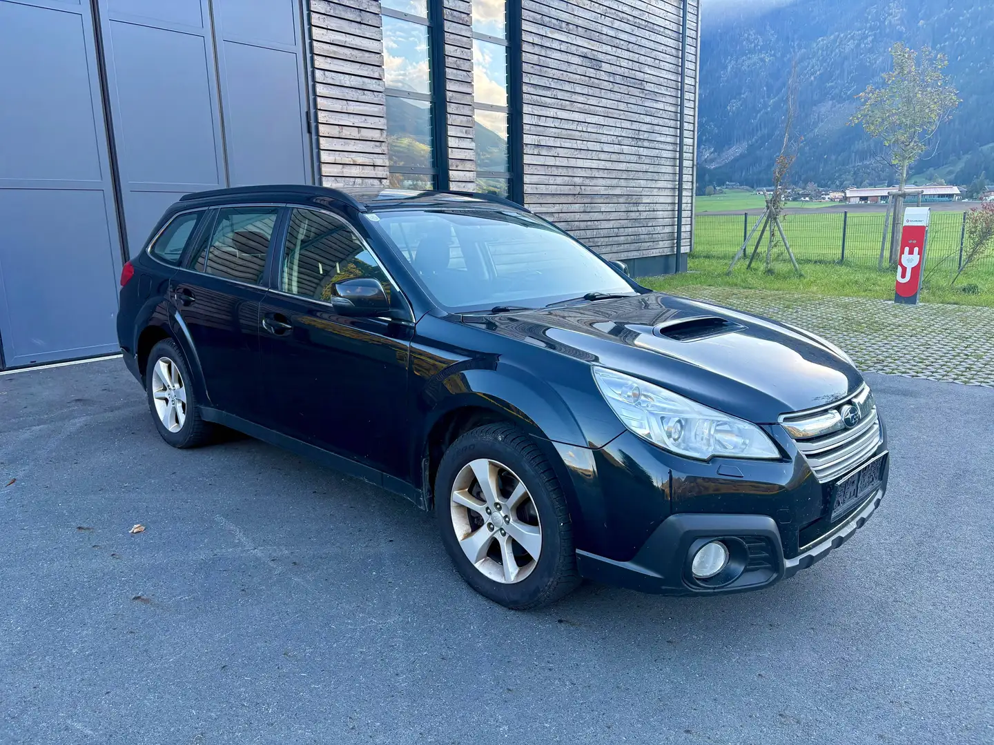 Subaru OUTBACK Outback Touring Wagon 2,0 D Comfort AWD CVT Comfort Schwarz - 1