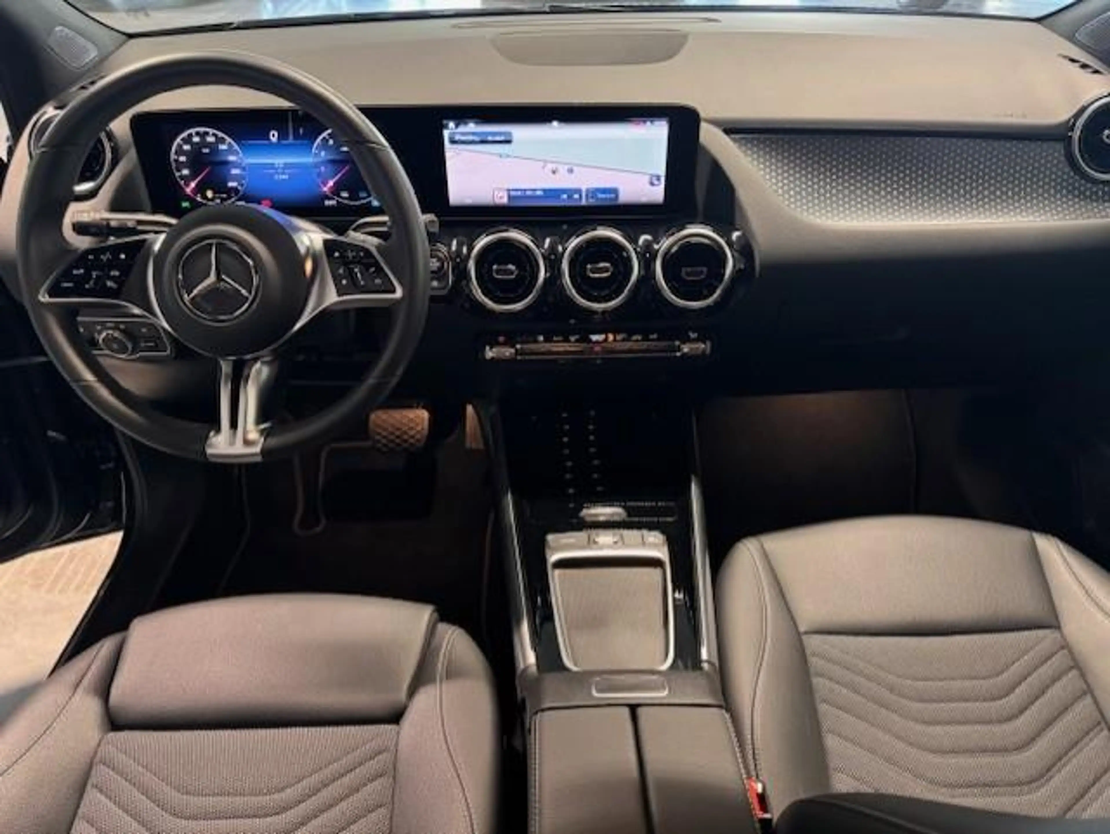 Mercedes-Benz B 180 Business Line — photo 13