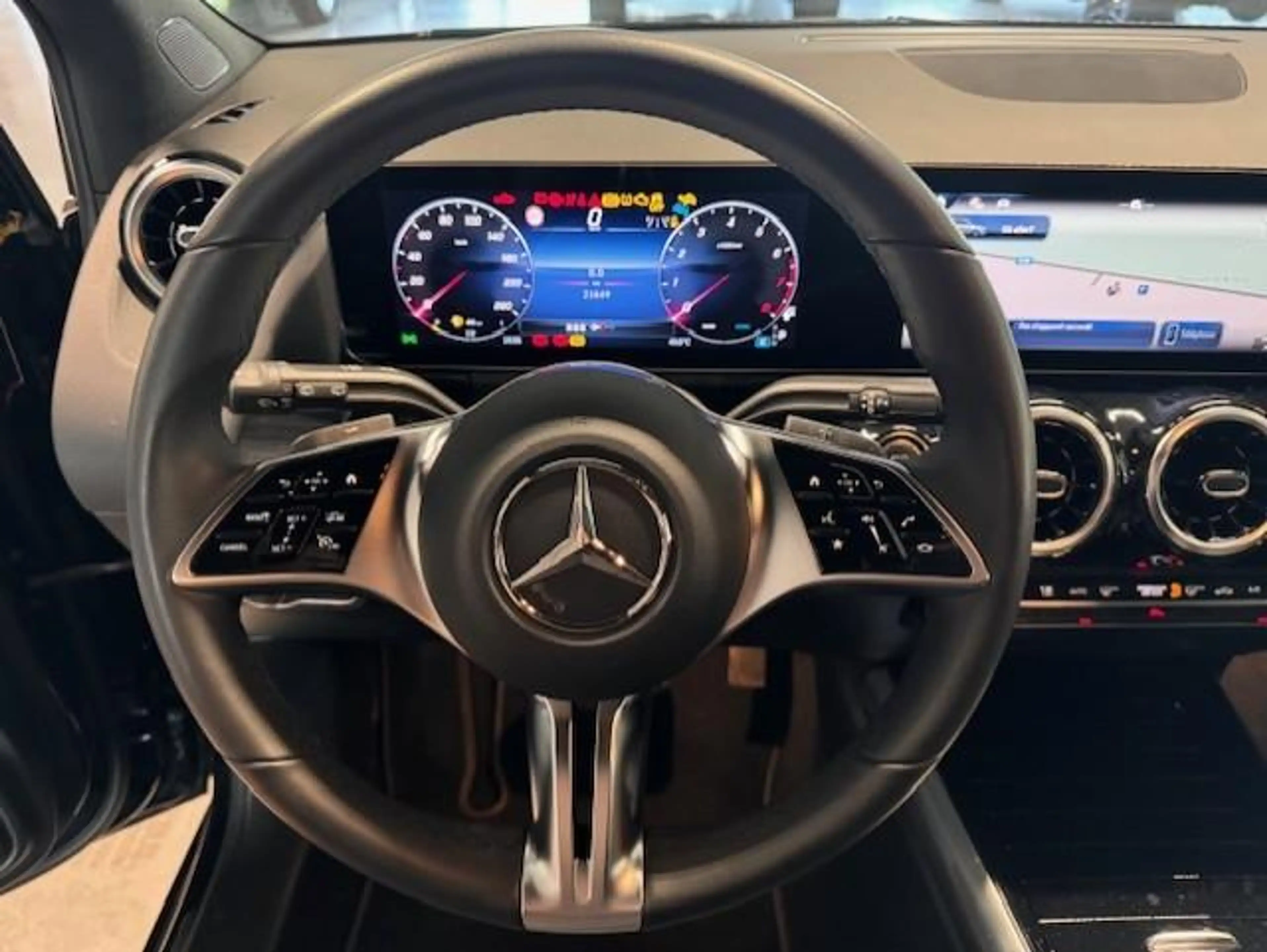 Mercedes-Benz B 180 Business Line — photo 15