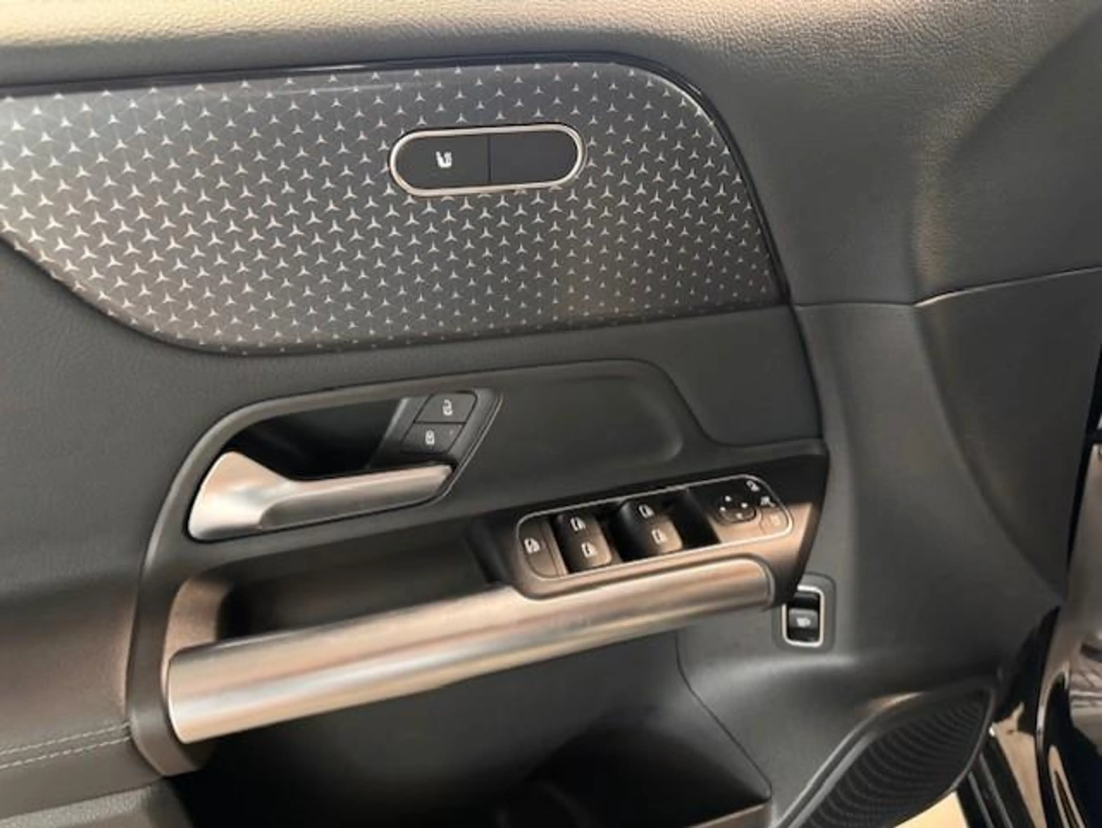 Mercedes-Benz B 180 Business Line — photo 14