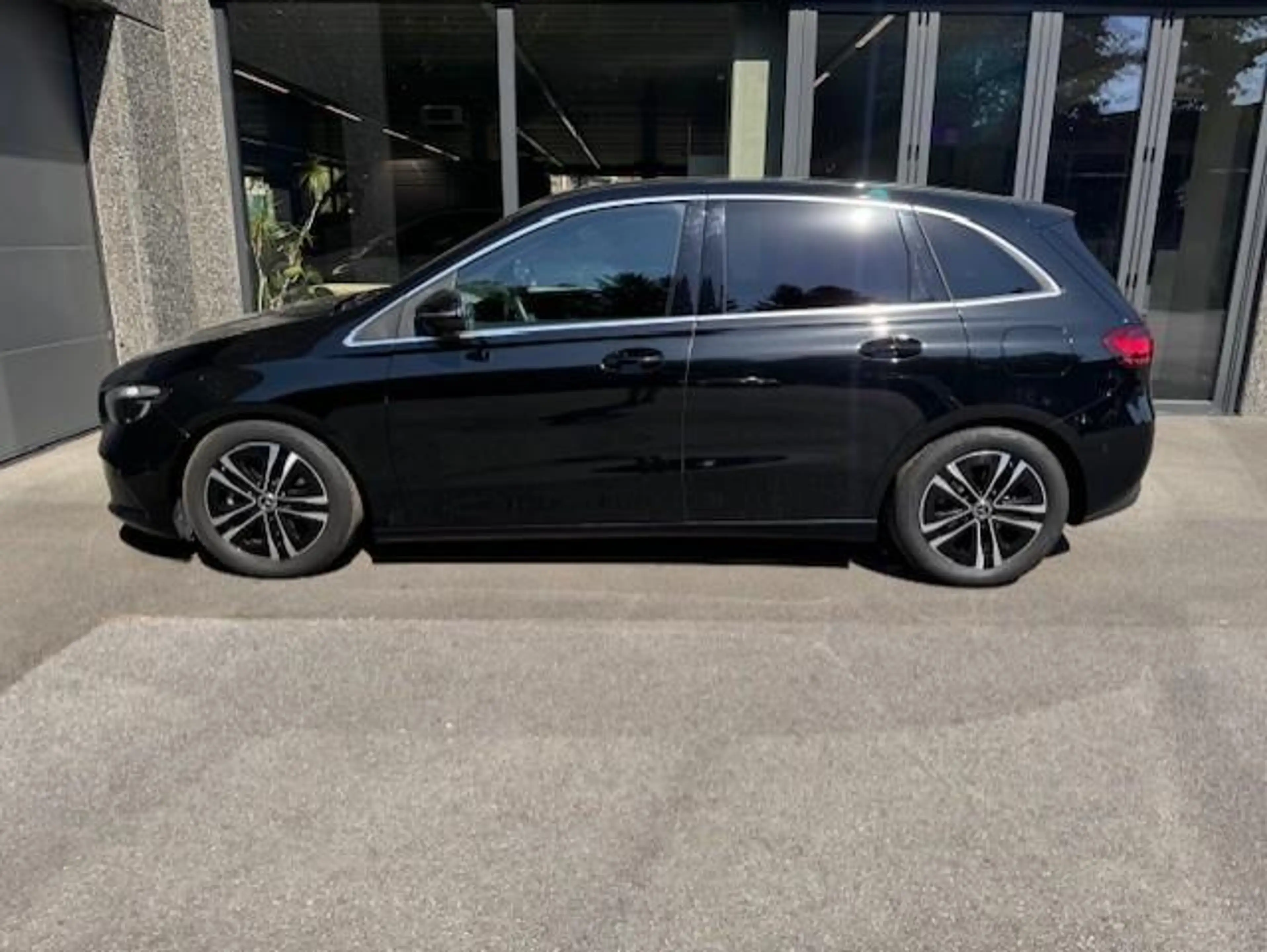 Mercedes-Benz B 180 Business Line — photo 6