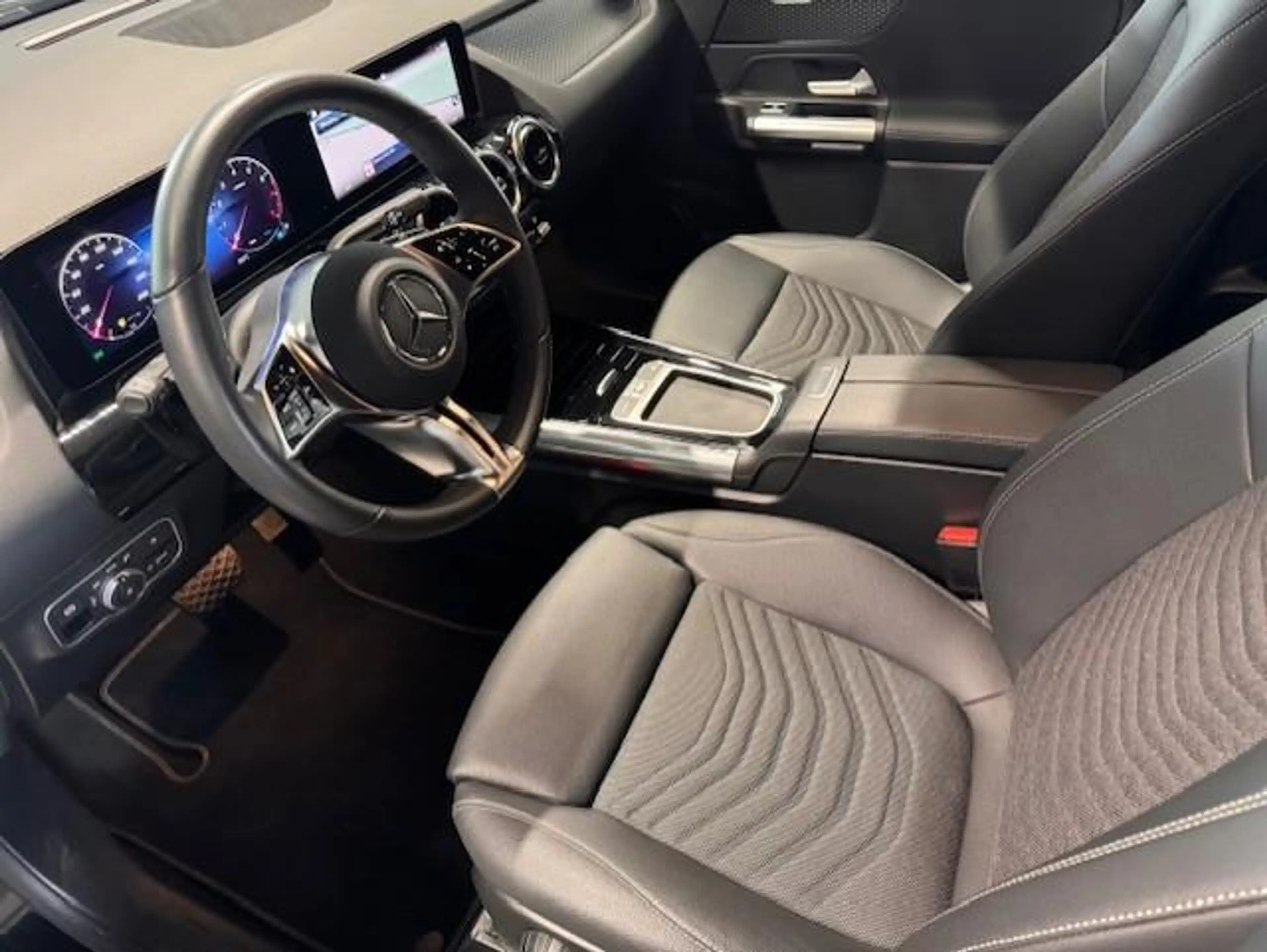 Mercedes-Benz B 180 Business Line — photo 11