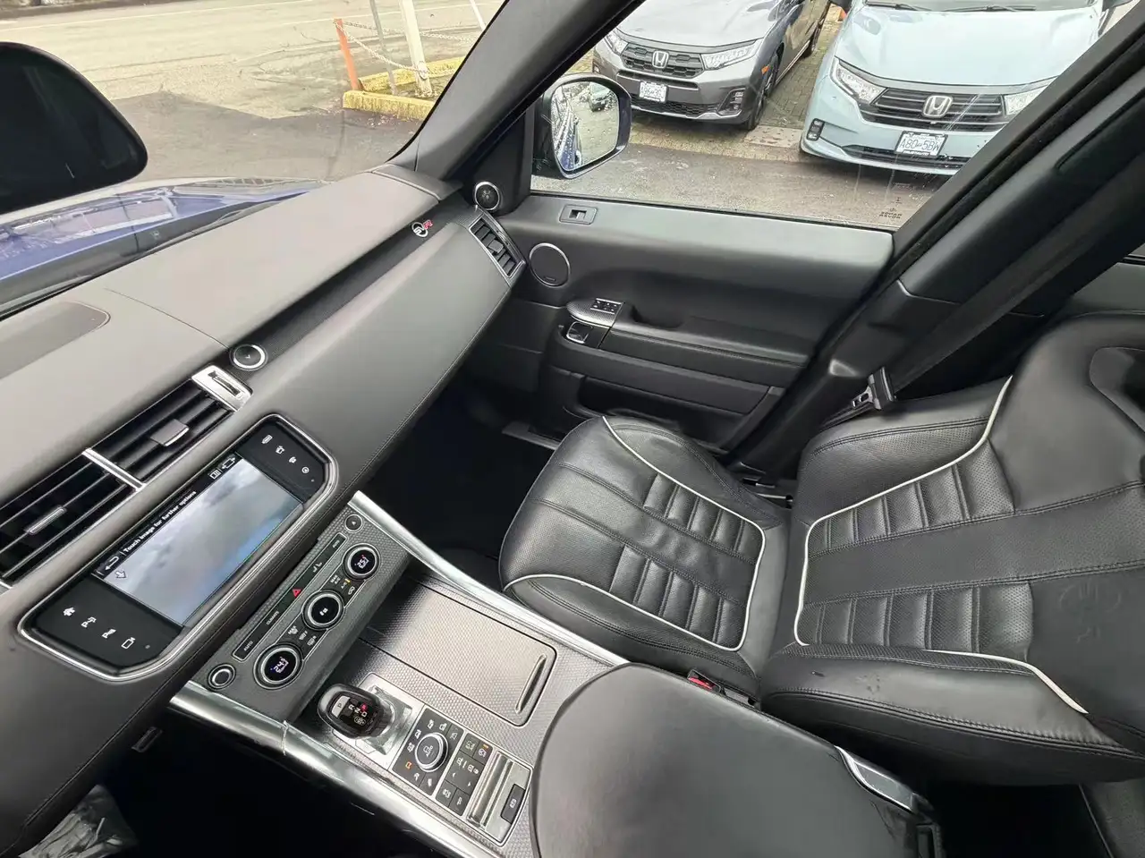 Land Rover Range Rover Sport снимка Land Rover Range Rover Sport