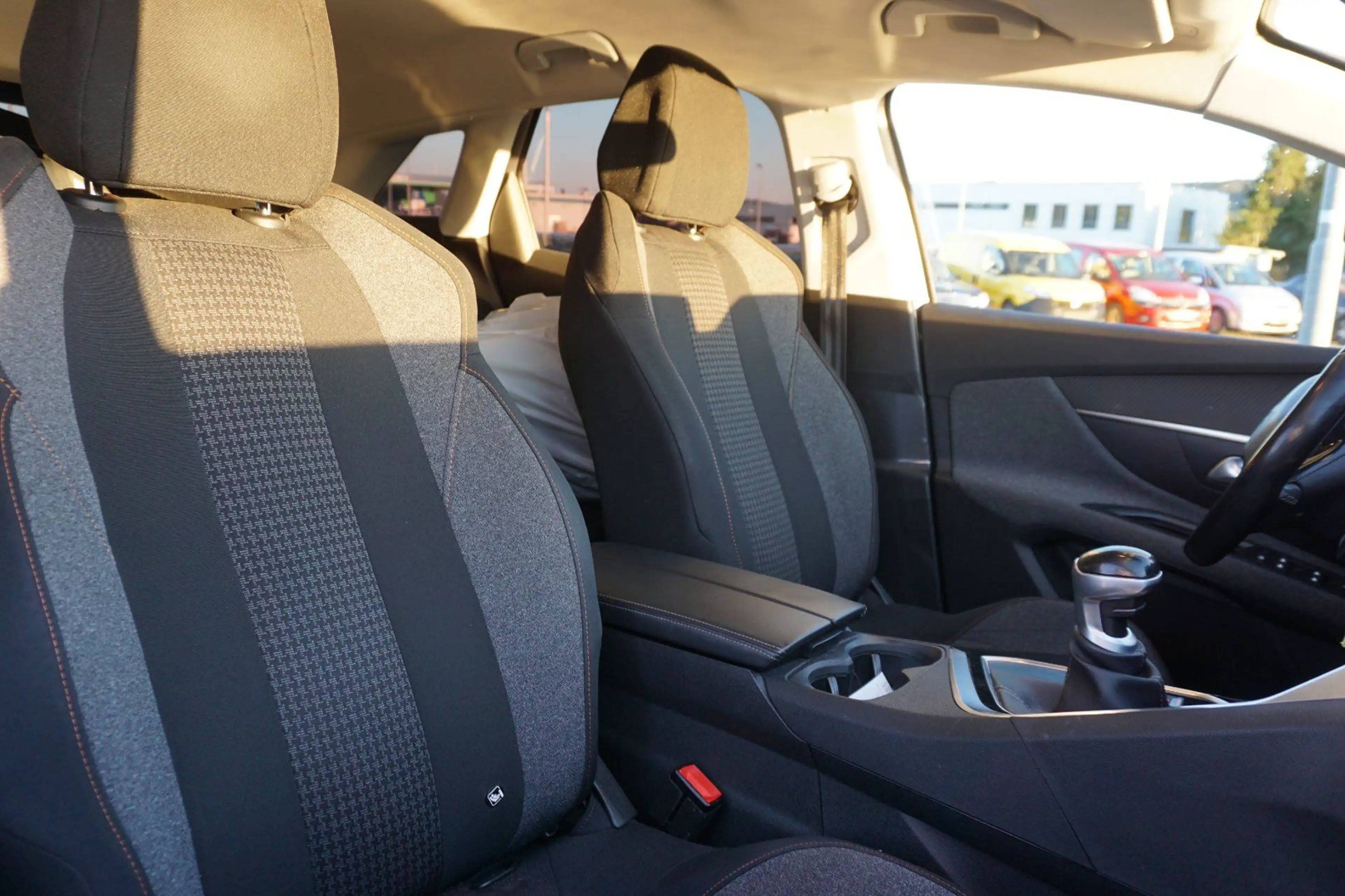 Peugeot 3008 1.6 BlueHDi 120 FAP Active — photo 15