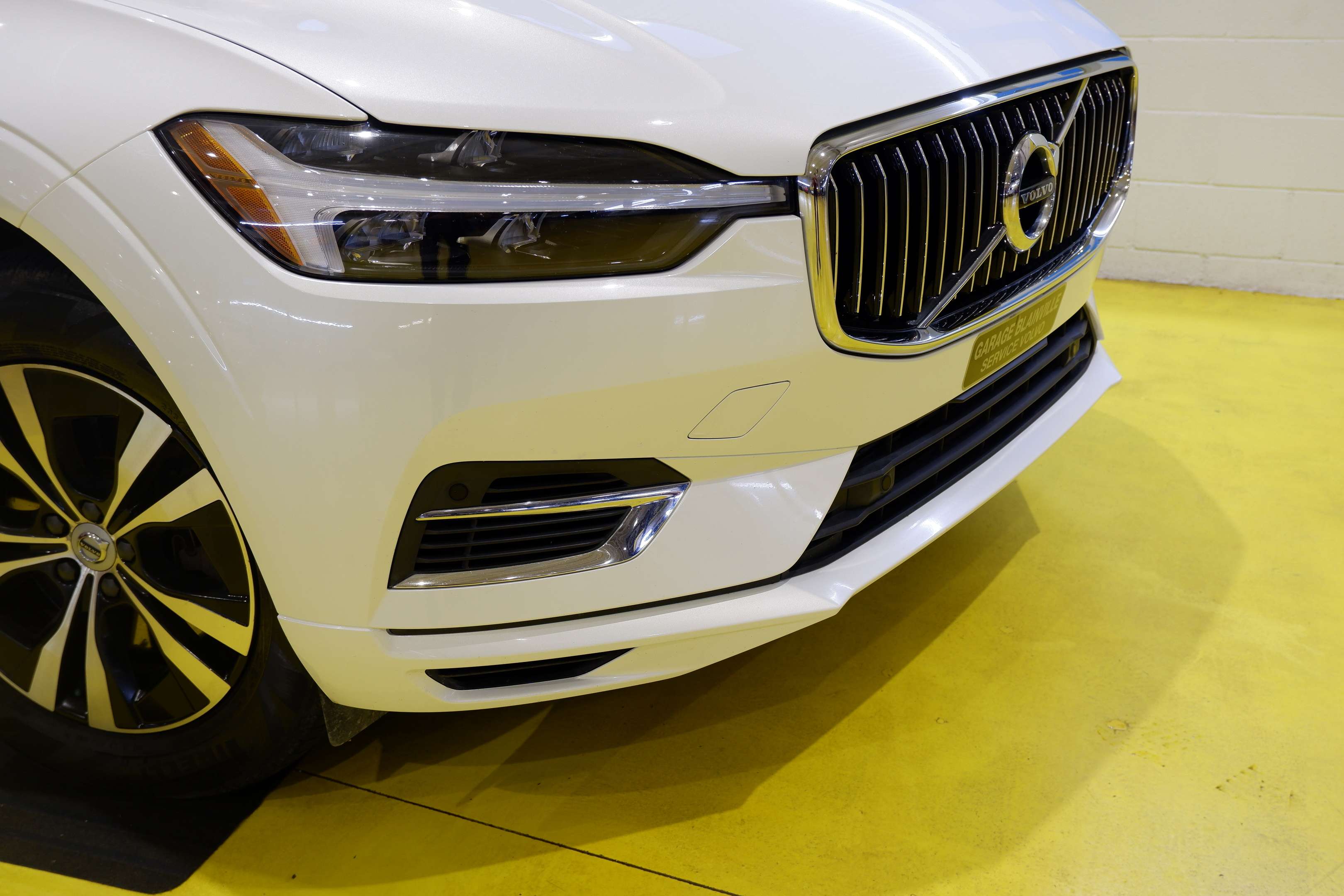 2021 Volvo XC60 T8 - RECHARGE- INSCRIPTION-EXPRESSION- alt 3