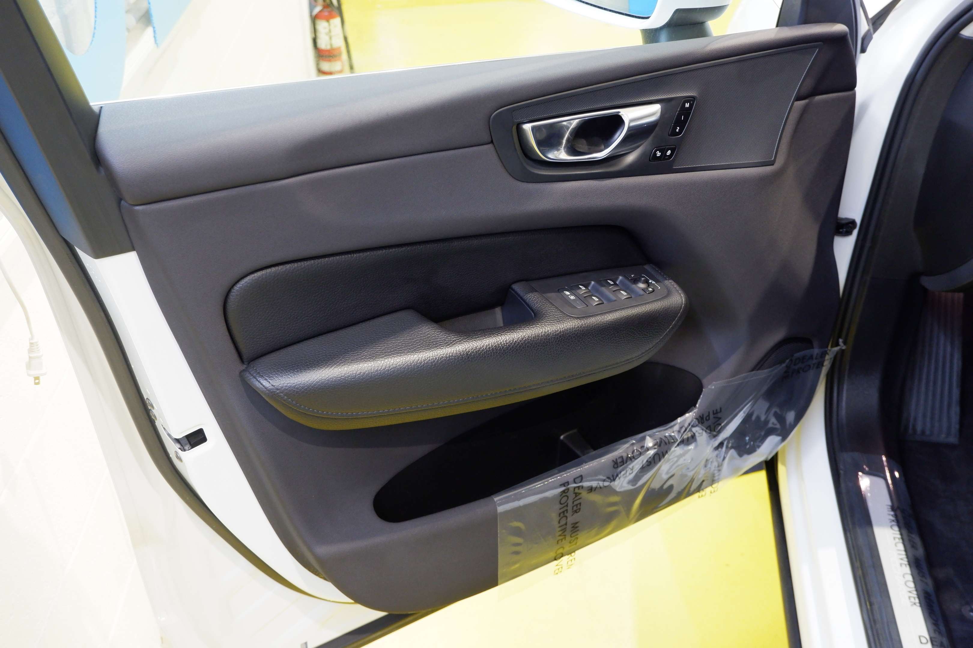 2021 Volvo XC60 T8 - RECHARGE- INSCRIPTION-EXPRESSION- thumb 11