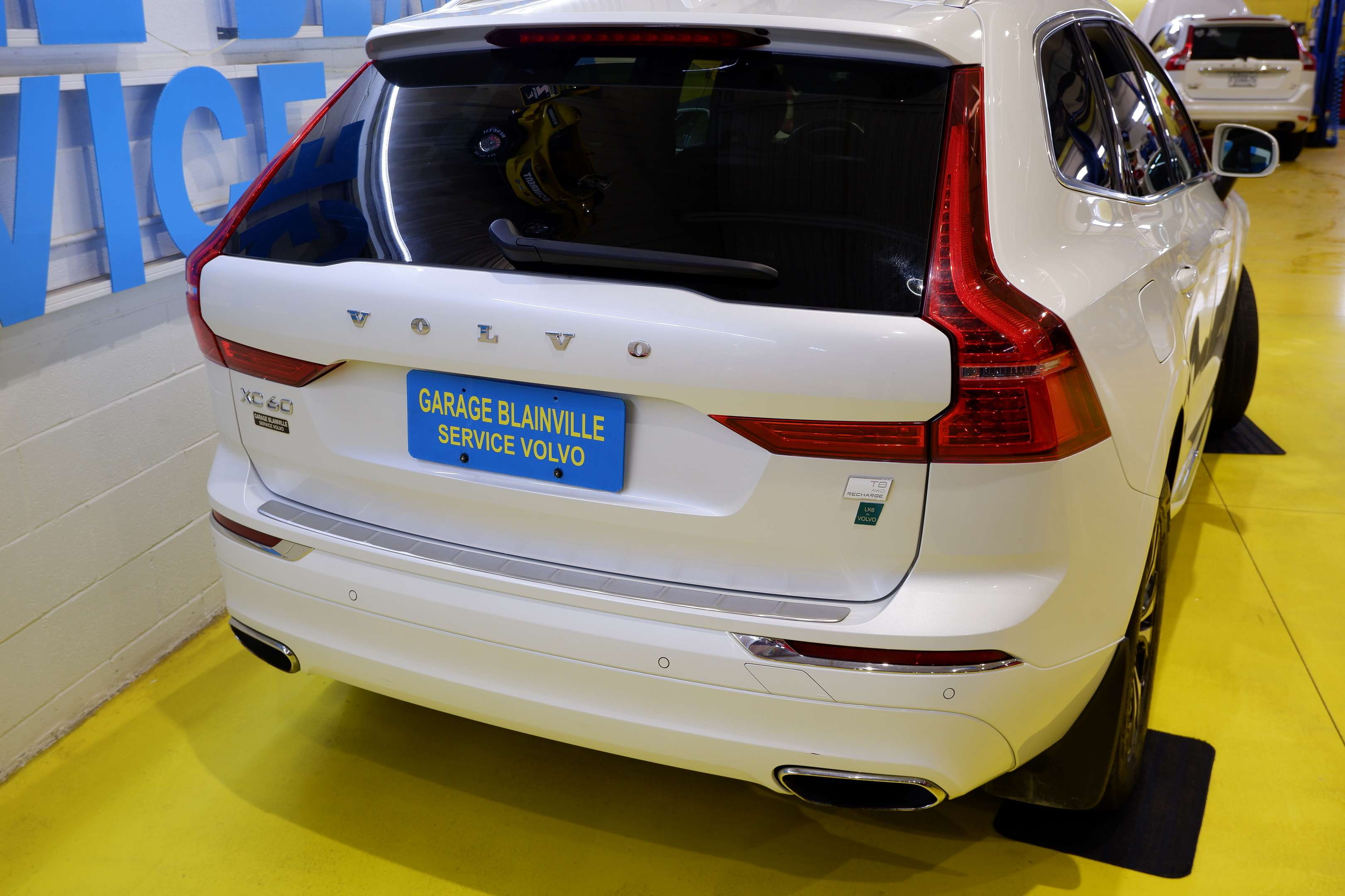 2021 Volvo XC60 T8 - RECHARGE- INSCRIPTION-EXPRESSION- alt 5