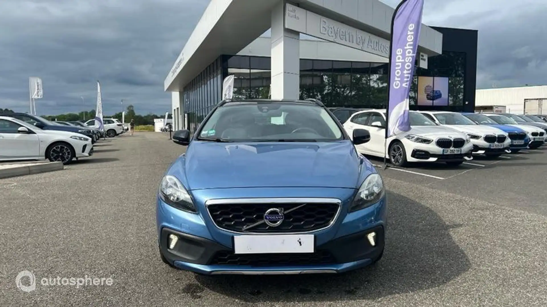Volvo V40 Cross Country D2 120ch Momentum - 2
