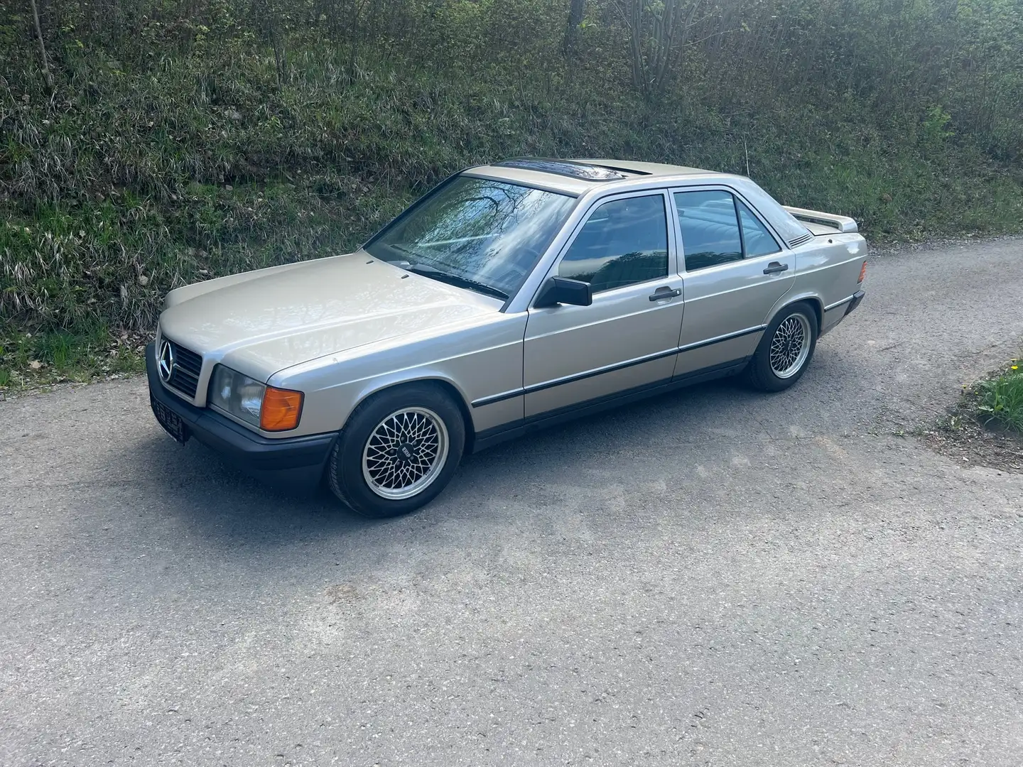 Mercedes-Benz 190 D 2.5 Automatik aus 2. Hand Auriu - 1