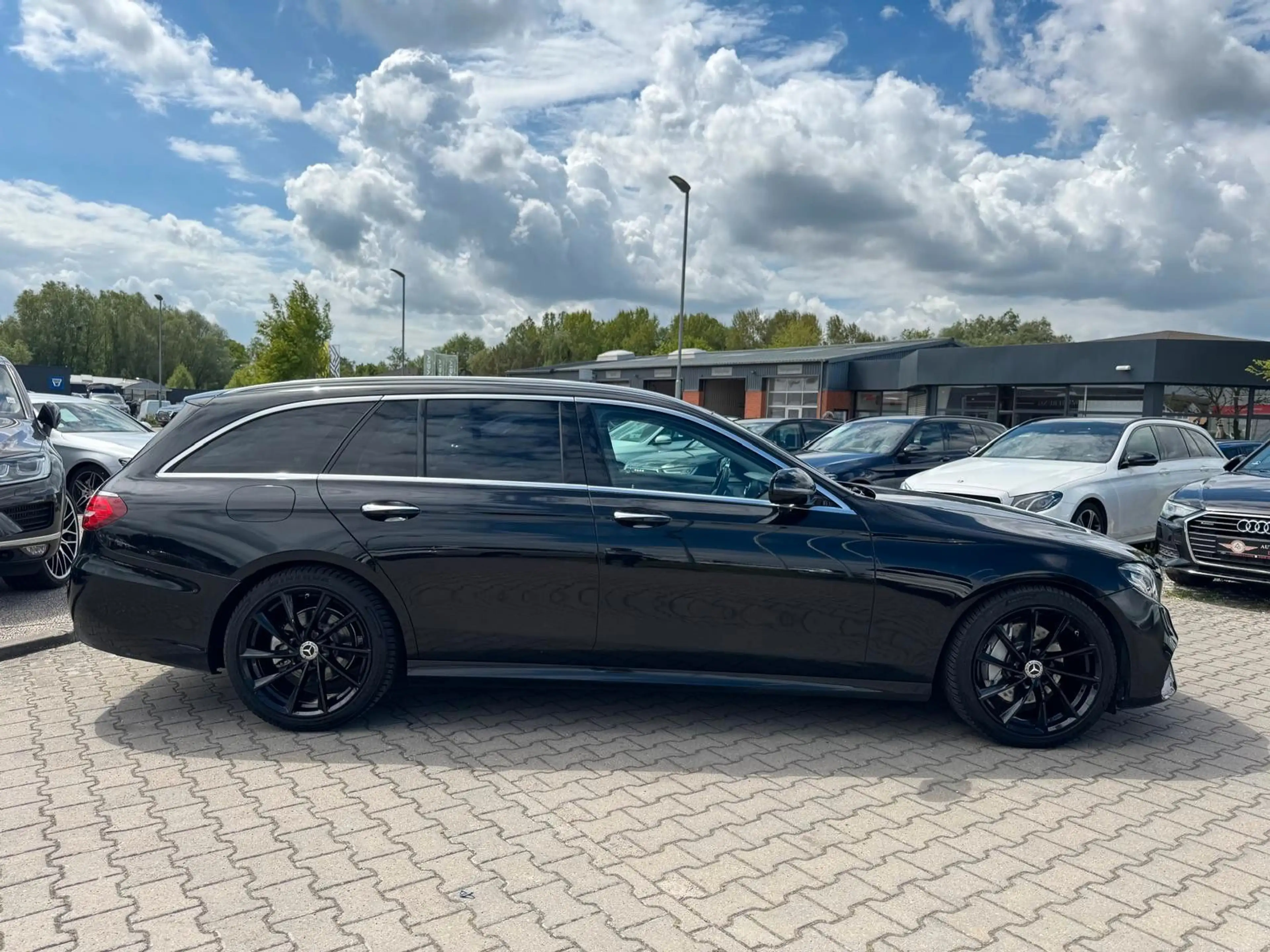 Mercedes-Benz E 300 d T"9G-TRONIC"AMG PAKET"AHK"Totwinkel Ass. — photo 9