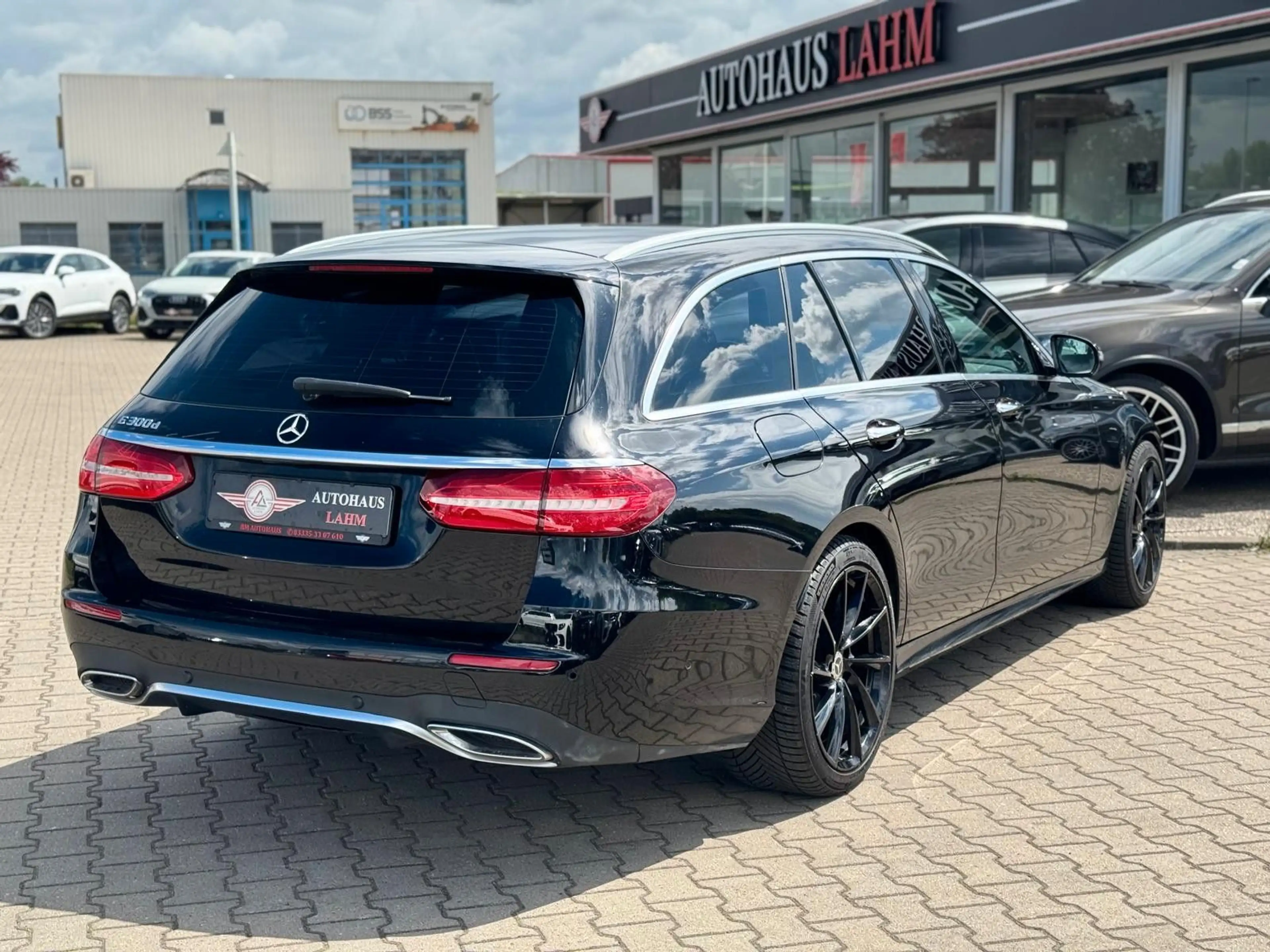 Mercedes-Benz E 300 d T"9G-TRONIC"AMG PAKET"AHK"Totwinkel Ass. — photo 5